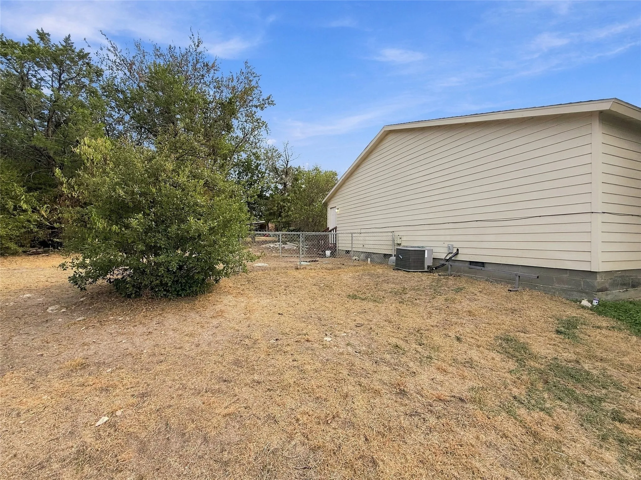Single Family Residence For Rent in Hood County , 2503 Woodhaven Drive, Granbury, Texas 76048, 3 Bedroom, 2 Bathroom, Garage spaces, 1,300 Sqft, built in 2014, mls#21381054, Real Estate Agent in Granbury, Homes For Rent in Hood county, Homes For Rent in Granbury, Realtor in Granbury Texas, Real Estate Brokerage Independent Realty Texas, Luminita Cordes Realtor