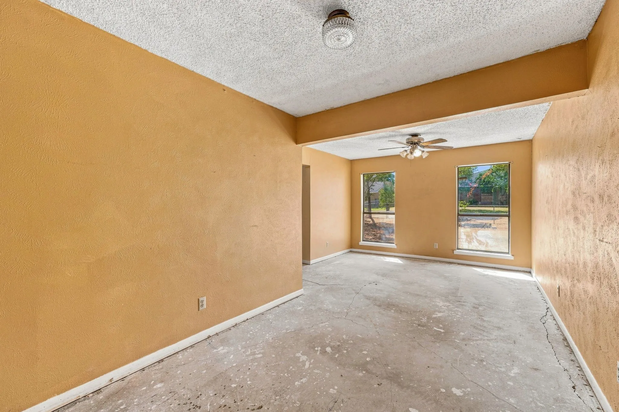 Single Family Residence For Sale in Erath County , 108 Sharp Drive, Stephenville, Texas 76401, 3 Bedroom, 2 Bathroom, 2 Garage spaces, 1,596 Sqft, built in 1979, mls#21381045, Real Estate Agent in Stephenville, Homes For Sale in Erath county, Homes For Sale in Stephenville, Realtor in Stephenville Texas, Real Estate Brokerage Independent Realty Texas, Luminita Cordes Realtor