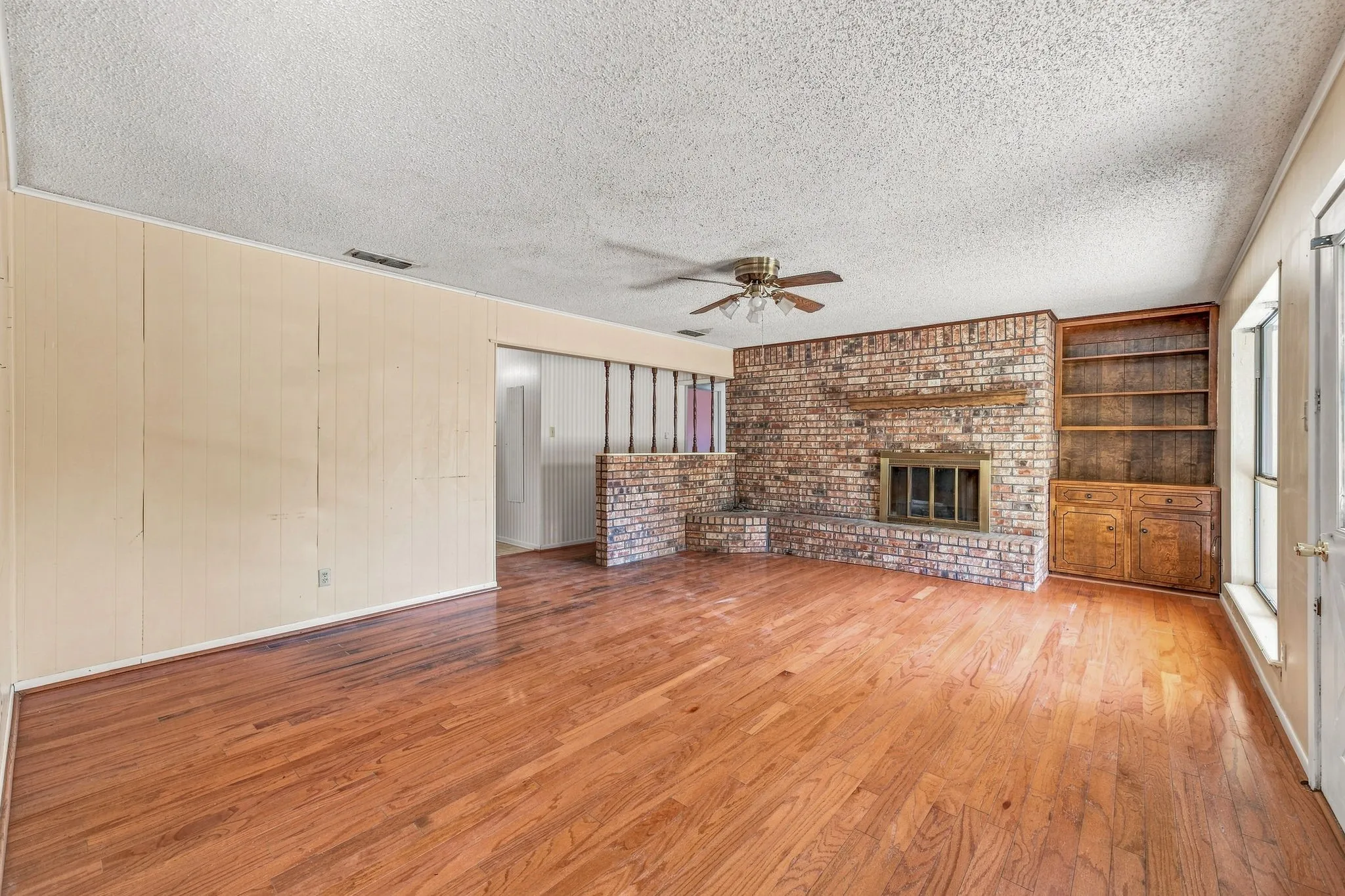 Single Family Residence For Sale in Erath County , 108 Sharp Drive, Stephenville, Texas 76401, 3 Bedroom, 2 Bathroom, 2 Garage spaces, 1,596 Sqft, built in 1979, mls#21381045, Real Estate Agent in Stephenville, Homes For Sale in Erath county, Homes For Sale in Stephenville, Realtor in Stephenville Texas, Real Estate Brokerage Independent Realty Texas, Luminita Cordes Realtor