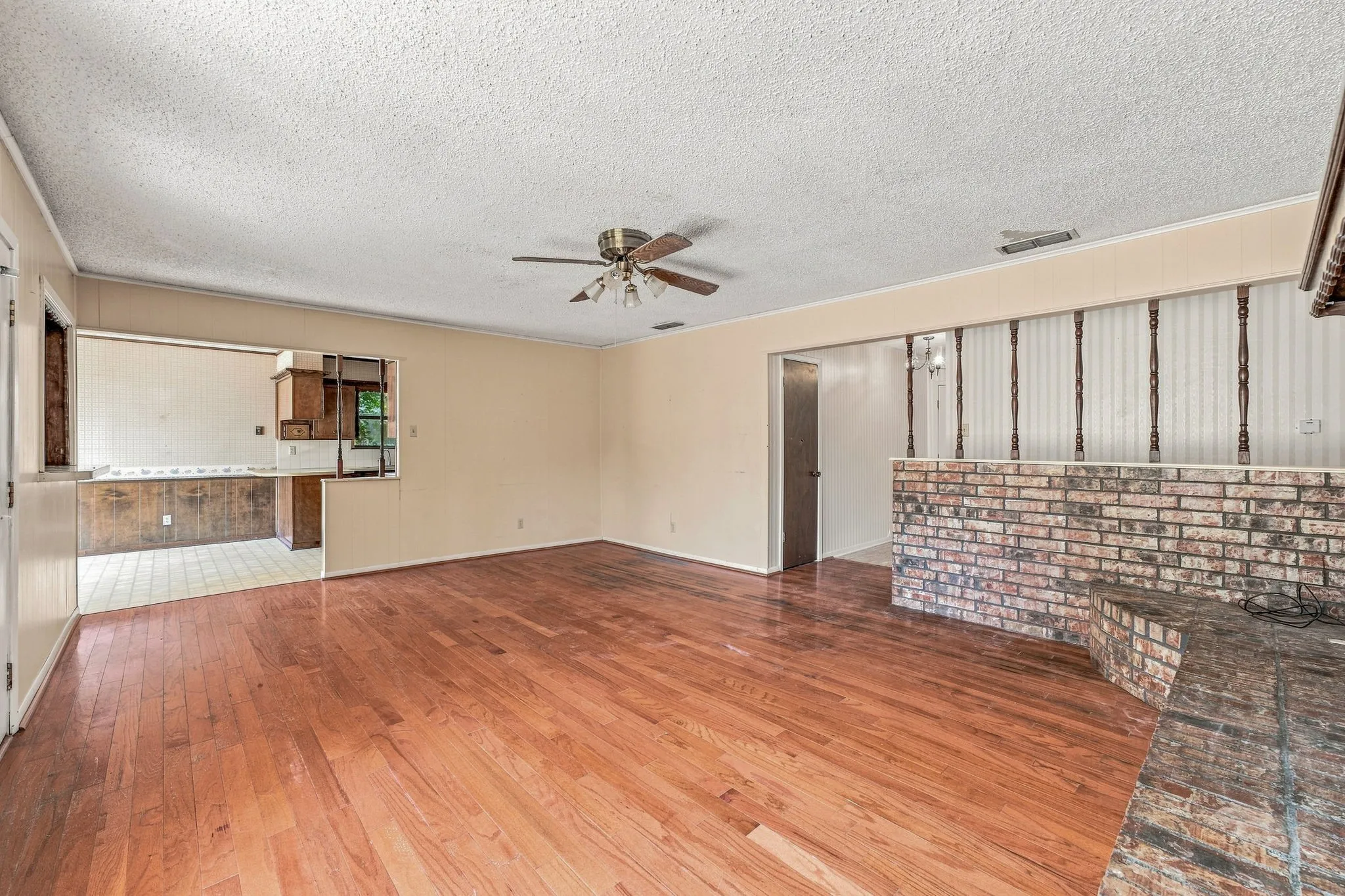Single Family Residence For Sale in Erath County , 108 Sharp Drive, Stephenville, Texas 76401, 3 Bedroom, 2 Bathroom, 2 Garage spaces, 1,596 Sqft, built in 1979, mls#21381045, Real Estate Agent in Stephenville, Homes For Sale in Erath county, Homes For Sale in Stephenville, Realtor in Stephenville Texas, Real Estate Brokerage Independent Realty Texas, Luminita Cordes Realtor