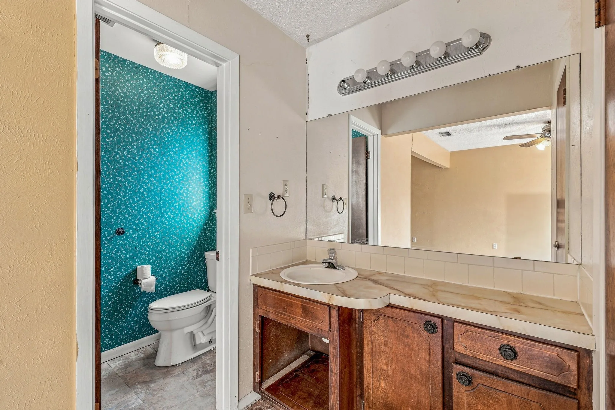 Single Family Residence For Sale in Erath County , 108 Sharp Drive, Stephenville, Texas 76401, 3 Bedroom, 2 Bathroom, 2 Garage spaces, 1,596 Sqft, built in 1979, mls#21381045, Real Estate Agent in Stephenville, Homes For Sale in Erath county, Homes For Sale in Stephenville, Realtor in Stephenville Texas, Real Estate Brokerage Independent Realty Texas, Luminita Cordes Realtor