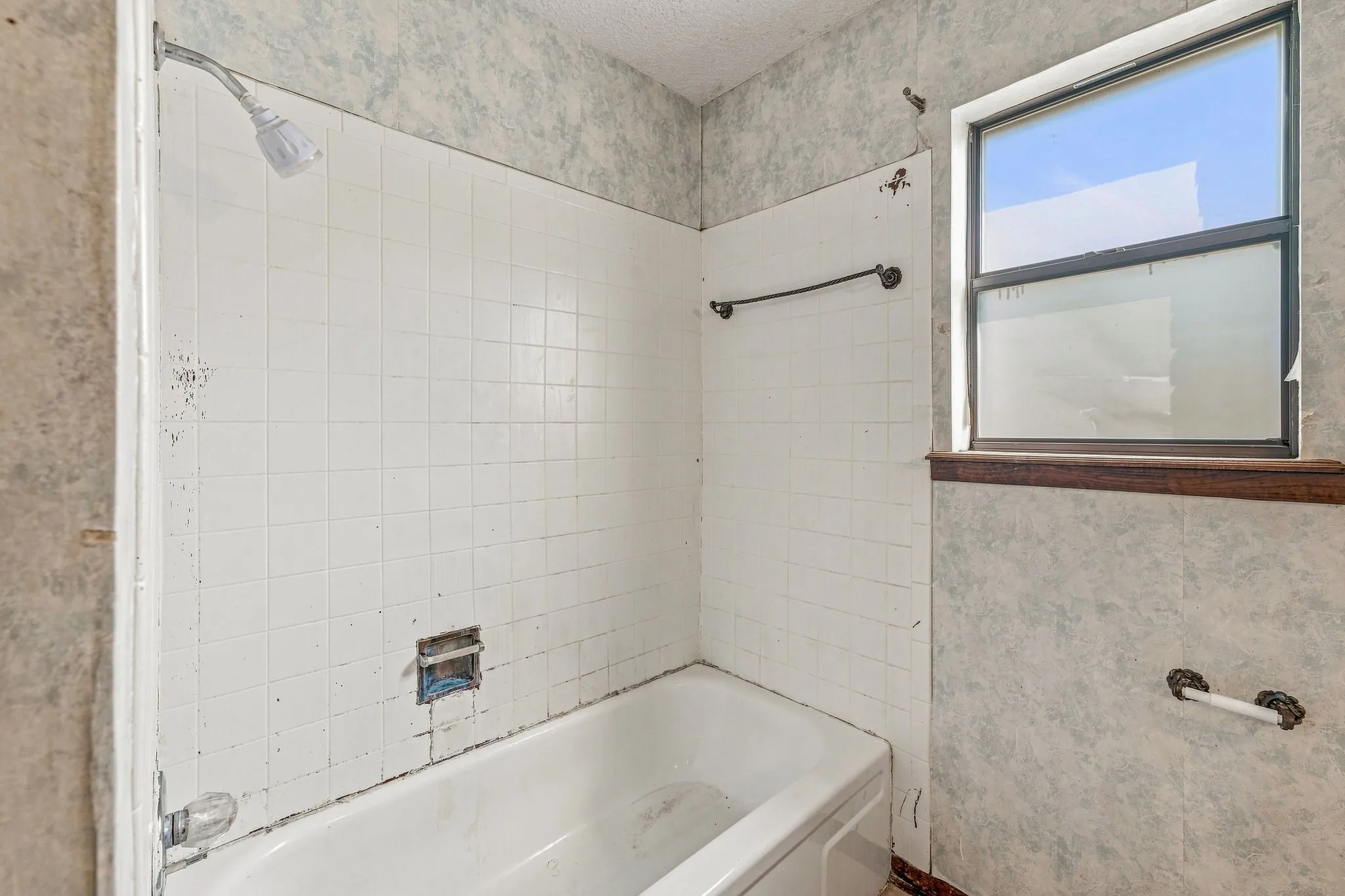 Single Family Residence For Sale in Erath County , 108 Sharp Drive, Stephenville, Texas 76401, 3 Bedroom, 2 Bathroom, 2 Garage spaces, 1,596 Sqft, built in 1979, mls#21381045, Real Estate Agent in Stephenville, Homes For Sale in Erath county, Homes For Sale in Stephenville, Realtor in Stephenville Texas, Real Estate Brokerage Independent Realty Texas, Luminita Cordes Realtor