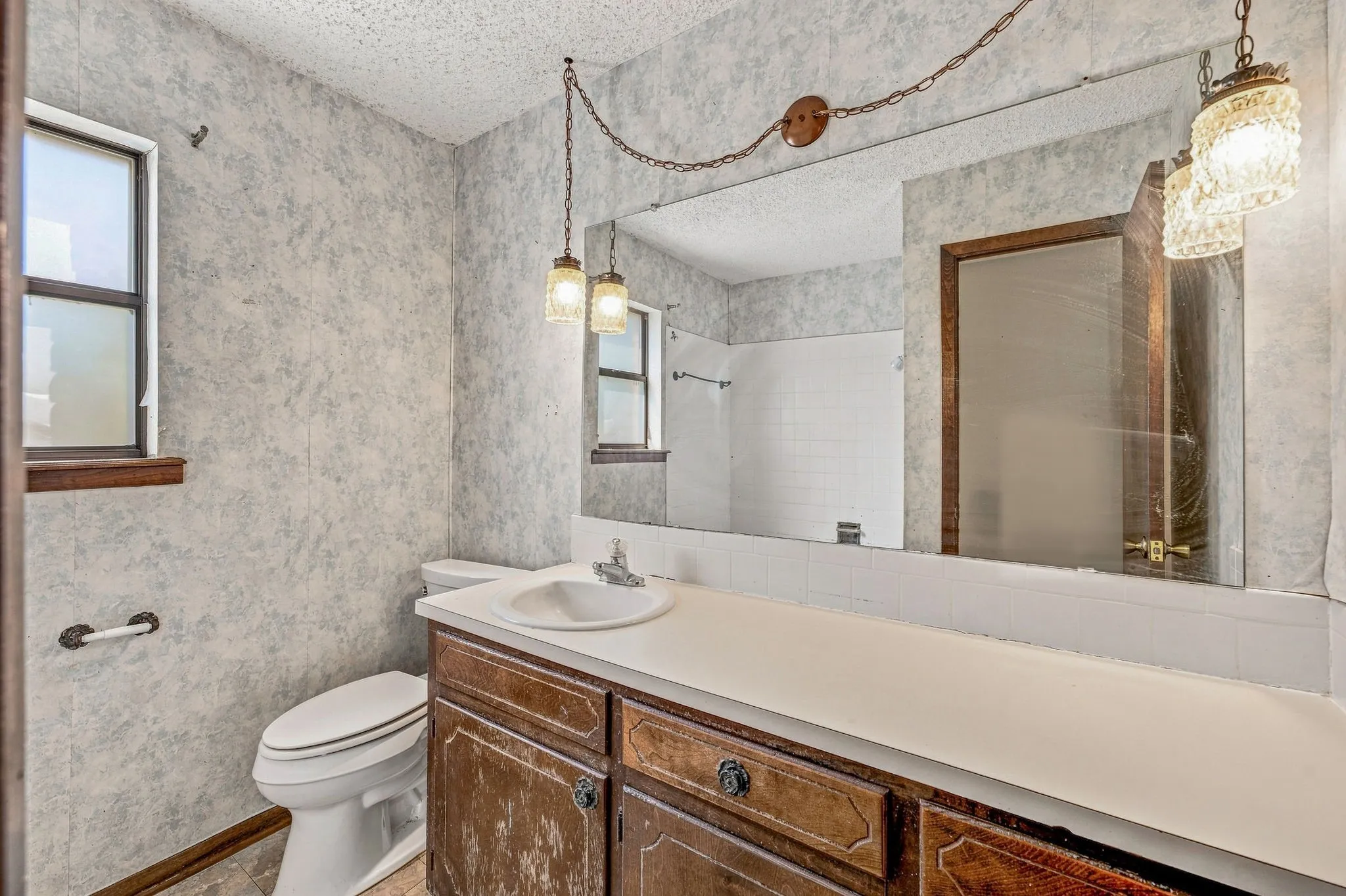 Single Family Residence For Sale in Erath County , 108 Sharp Drive, Stephenville, Texas 76401, 3 Bedroom, 2 Bathroom, 2 Garage spaces, 1,596 Sqft, built in 1979, mls#21381045, Real Estate Agent in Stephenville, Homes For Sale in Erath county, Homes For Sale in Stephenville, Realtor in Stephenville Texas, Real Estate Brokerage Independent Realty Texas, Luminita Cordes Realtor