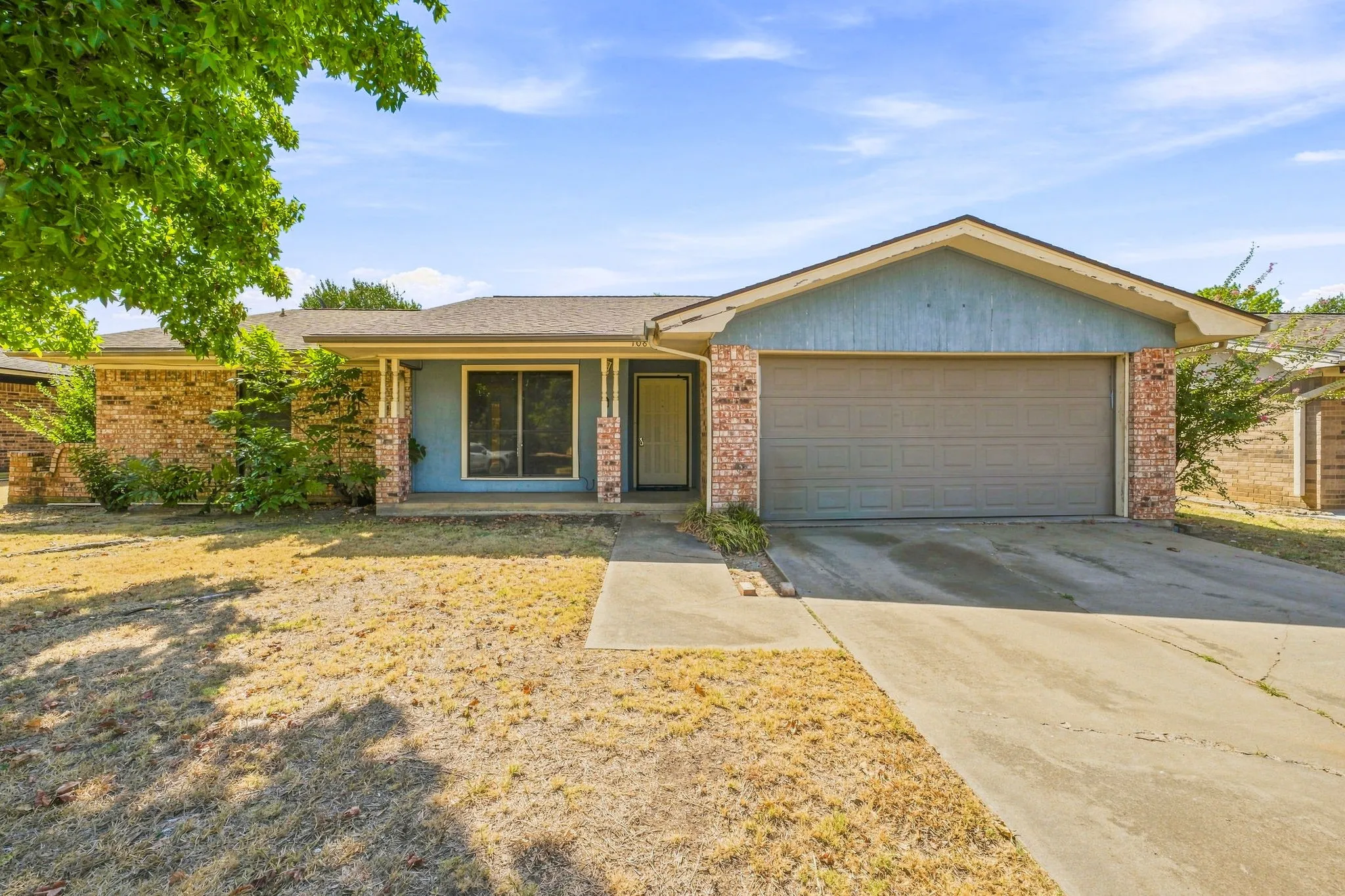 Single Family Residence For Sale in Erath County , 108 Sharp Drive, Stephenville, Texas 76401, 3 Bedroom, 2 Bathroom, 2 Garage spaces, 1,596 Sqft, built in 1979, mls#21381045, Real Estate Agent in Stephenville, Homes For Sale in Erath county, Homes For Sale in Stephenville, Realtor in Stephenville Texas, Real Estate Brokerage Independent Realty Texas, Luminita Cordes Realtor