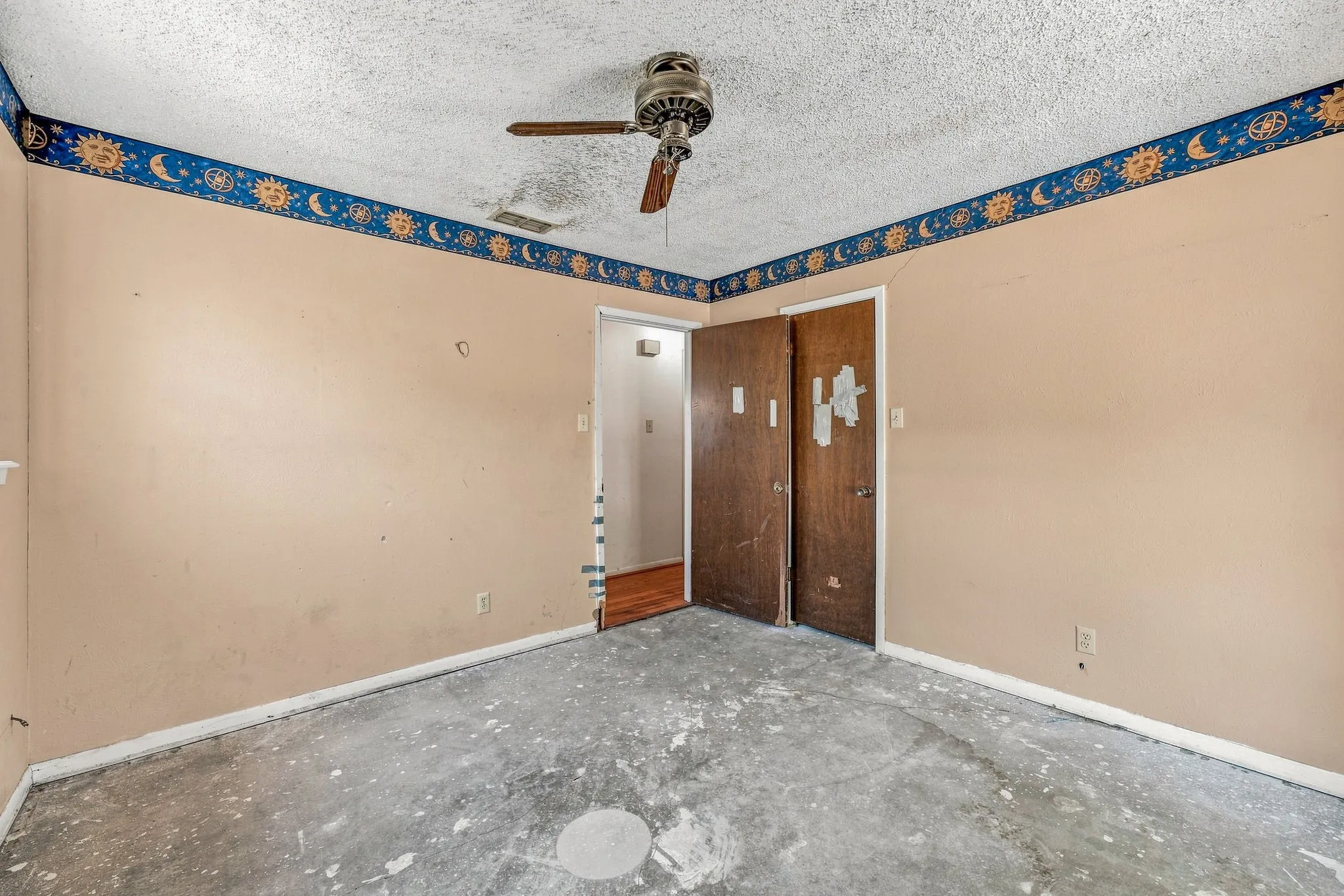 Single Family Residence For Sale in Erath County , 108 Sharp Drive, Stephenville, Texas 76401, 3 Bedroom, 2 Bathroom, 2 Garage spaces, 1,596 Sqft, built in 1979, mls#21381045, Real Estate Agent in Stephenville, Homes For Sale in Erath county, Homes For Sale in Stephenville, Realtor in Stephenville Texas, Real Estate Brokerage Independent Realty Texas, Luminita Cordes Realtor