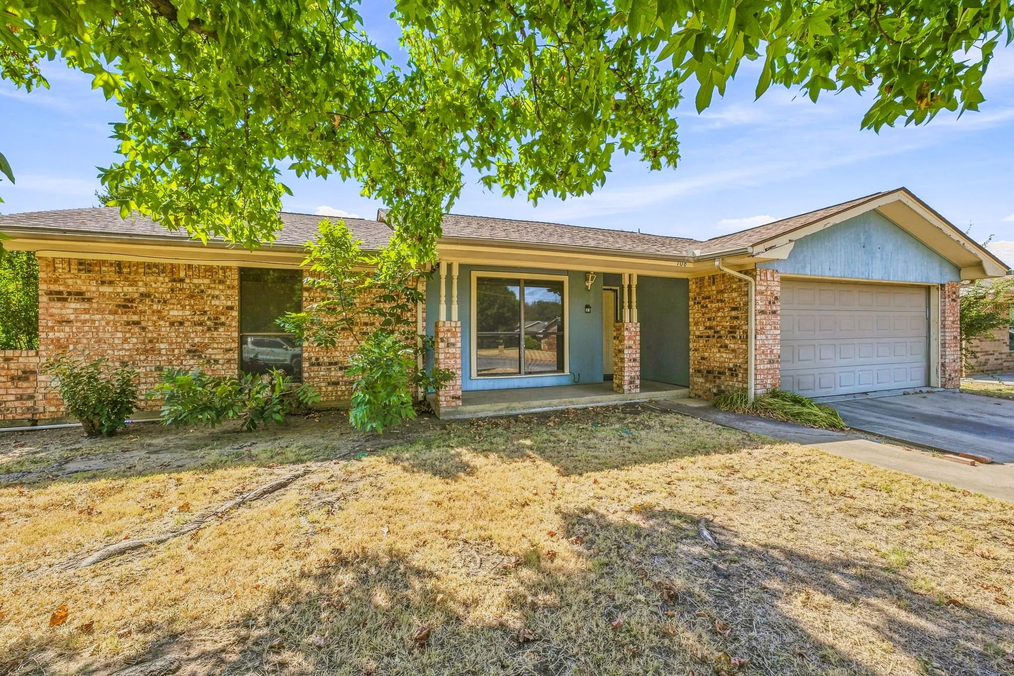 Single Family Residence For Sale in Erath County , 108 Sharp Drive, Stephenville, Texas 76401, 3 Bedroom, 2 Bathroom, 2 Garage spaces, 1,596 Sqft, built in 1979, mls#21381045, Real Estate Agent in Stephenville, Homes For Sale in Erath county, Homes For Sale in Stephenville, Realtor in Stephenville Texas, Real Estate Brokerage Independent Realty Texas, Luminita Cordes Realtor