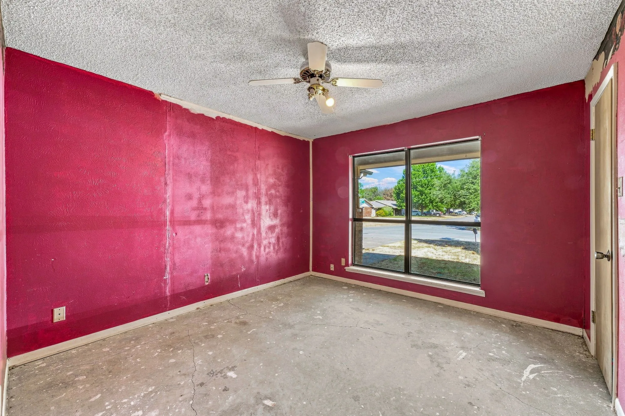 Single Family Residence For Sale in Erath County , 108 Sharp Drive, Stephenville, Texas 76401, 3 Bedroom, 2 Bathroom, 2 Garage spaces, 1,596 Sqft, built in 1979, mls#21381045, Real Estate Agent in Stephenville, Homes For Sale in Erath county, Homes For Sale in Stephenville, Realtor in Stephenville Texas, Real Estate Brokerage Independent Realty Texas, Luminita Cordes Realtor