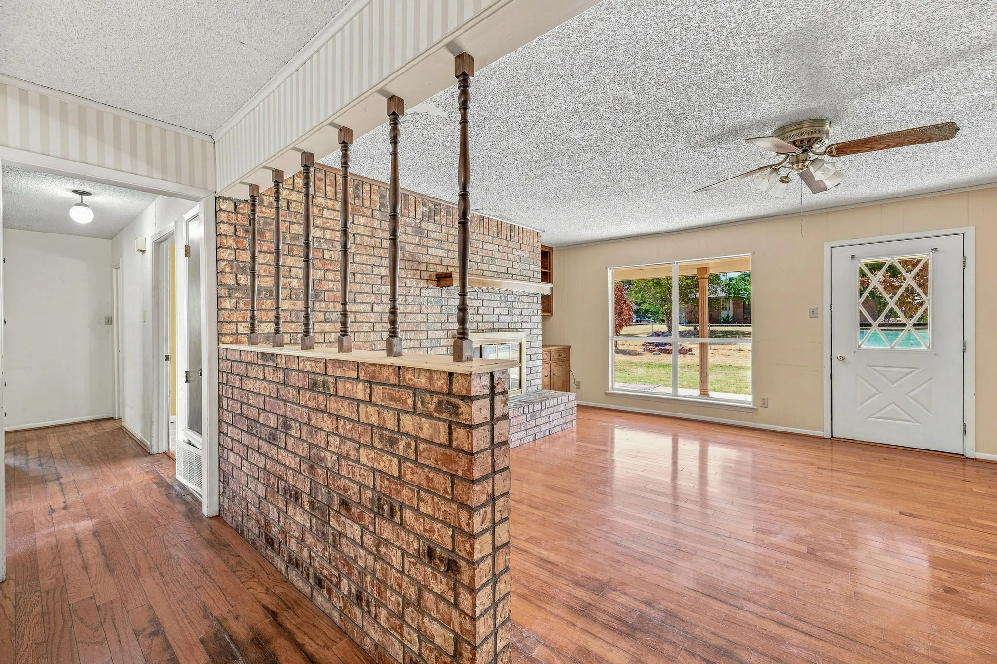 Single Family Residence For Sale in Erath County , 108 Sharp Drive, Stephenville, Texas 76401, 3 Bedroom, 2 Bathroom, 2 Garage spaces, 1,596 Sqft, built in 1979, mls#21381045, Real Estate Agent in Stephenville, Homes For Sale in Erath county, Homes For Sale in Stephenville, Realtor in Stephenville Texas, Real Estate Brokerage Independent Realty Texas, Luminita Cordes Realtor