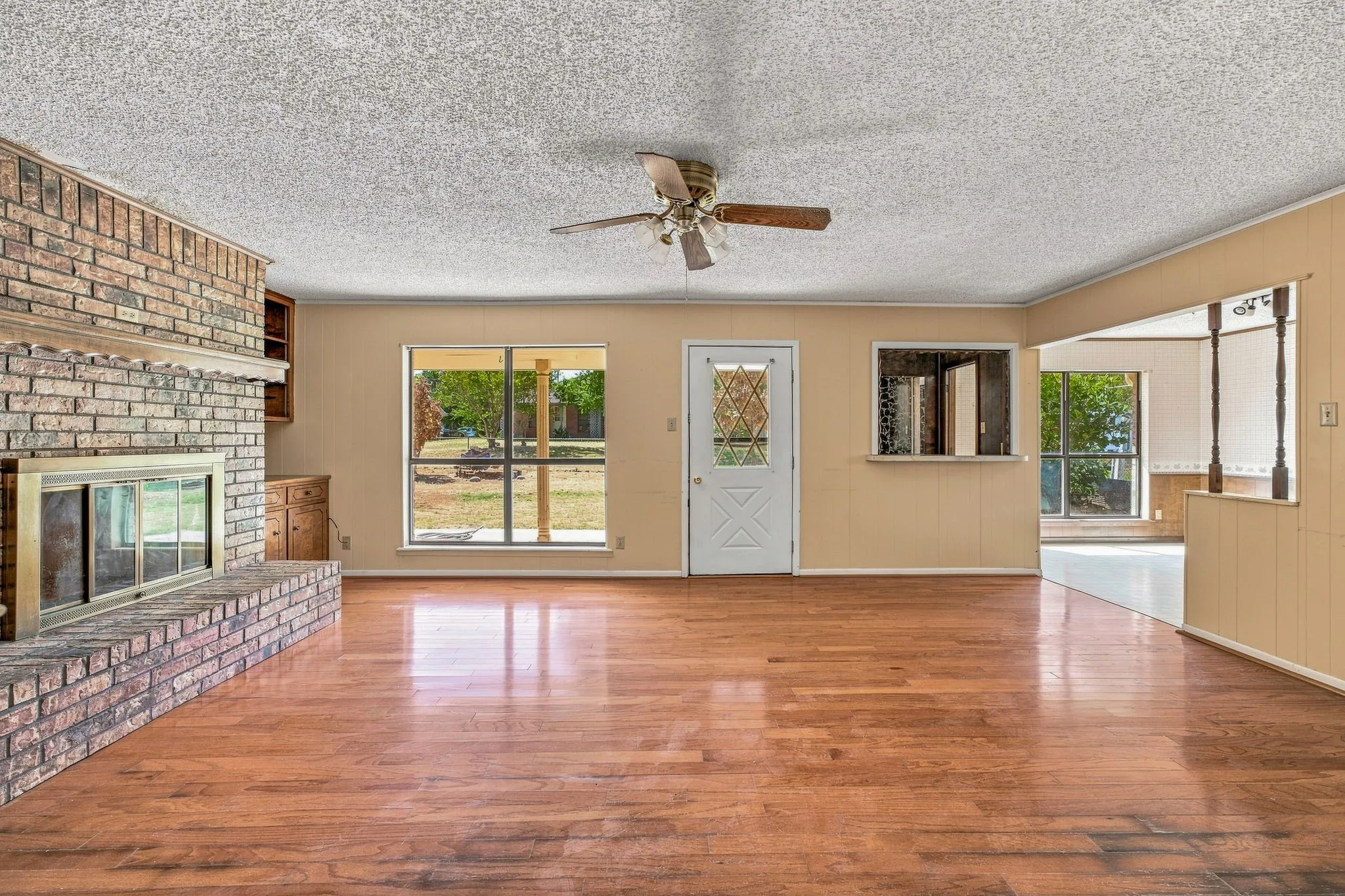 Single Family Residence For Sale in Erath County , 108 Sharp Drive, Stephenville, Texas 76401, 3 Bedroom, 2 Bathroom, 2 Garage spaces, 1,596 Sqft, built in 1979, mls#21381045, Real Estate Agent in Stephenville, Homes For Sale in Erath county, Homes For Sale in Stephenville, Realtor in Stephenville Texas, Real Estate Brokerage Independent Realty Texas, Luminita Cordes Realtor
