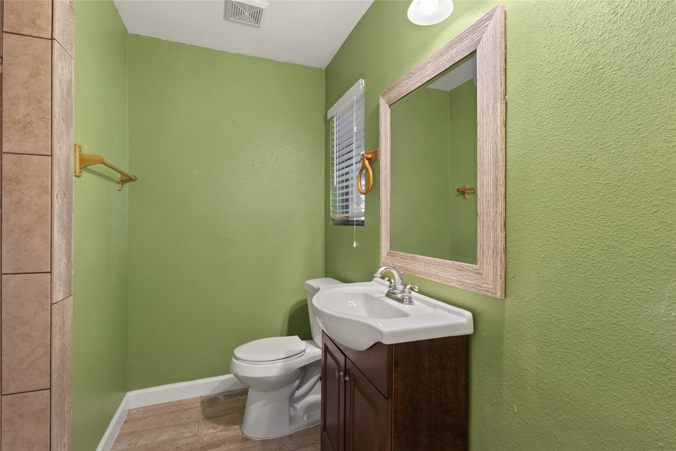 Single Family Residence For Rent in Tarrant County , 7109 Jewell Avenue, Fort Worth, Texas 76112, 3 Bedroom, 2 Bathroom, 2 Garage spaces, 1,842 Sqft, built in 1959, mls#21381077, Real Estate Agent in Fort Worth, Homes For Rent in Tarrant county, Homes For Rent in Fort Worth, Realtor in Fort Worth Texas, Real Estate Brokerage Independent Realty Texas, Luminita Cordes Realtor