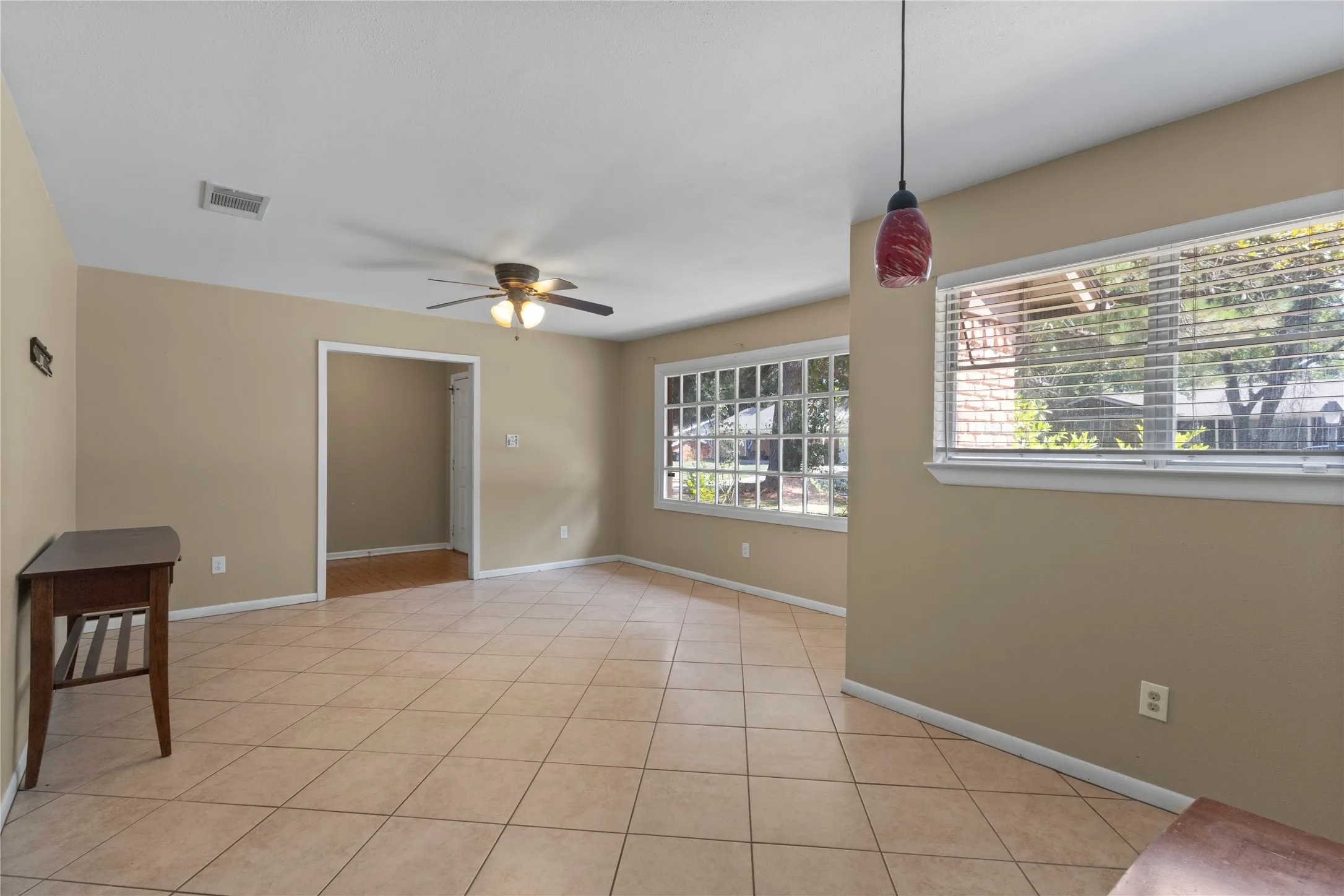 Single Family Residence For Rent in Tarrant County , 7109 Jewell Avenue, Fort Worth, Texas 76112, 3 Bedroom, 2 Bathroom, 2 Garage spaces, 1,842 Sqft, built in 1959, mls#21381077, Real Estate Agent in Fort Worth, Homes For Rent in Tarrant county, Homes For Rent in Fort Worth, Realtor in Fort Worth Texas, Real Estate Brokerage Independent Realty Texas, Luminita Cordes Realtor