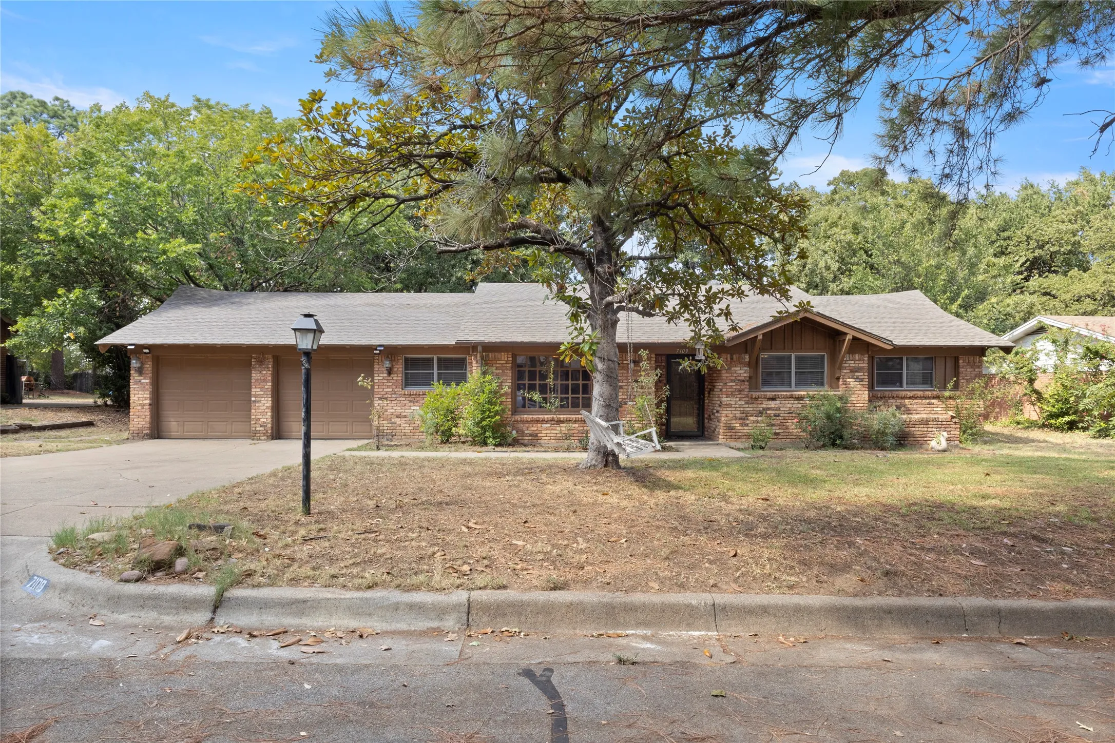 Single Family Residence For Rent in Tarrant County , 7109 Jewell Avenue, Fort Worth, Texas 76112, 3 Bedroom, 2 Bathroom, 2 Garage spaces, 1,842 Sqft, built in 1959, mls#21381077, Real Estate Agent in Fort Worth, Homes For Rent in Tarrant county, Homes For Rent in Fort Worth, Realtor in Fort Worth Texas, Real Estate Brokerage Independent Realty Texas, Luminita Cordes Realtor