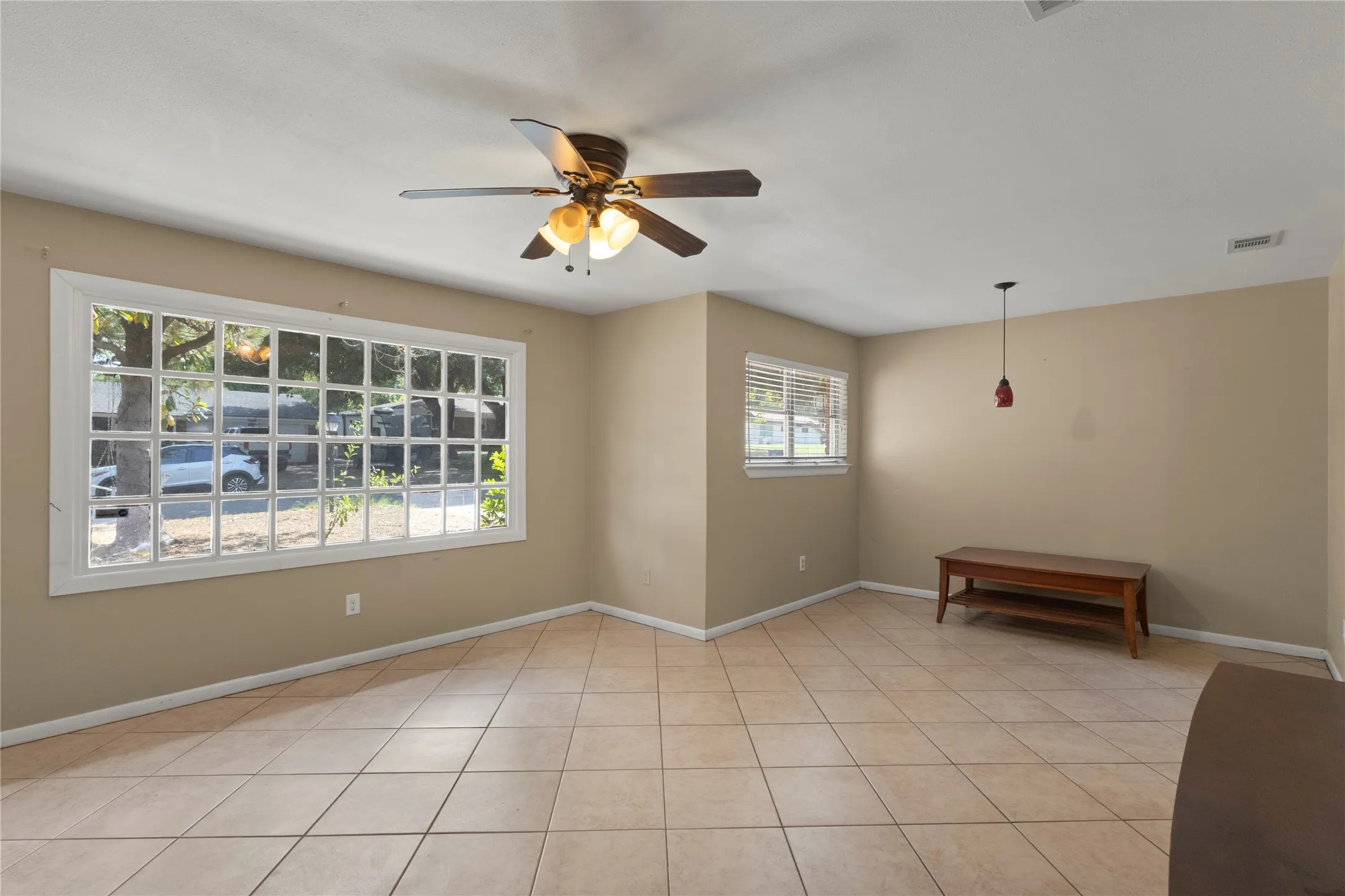 Single Family Residence For Rent in Tarrant County , 7109 Jewell Avenue, Fort Worth, Texas 76112, 3 Bedroom, 2 Bathroom, 2 Garage spaces, 1,842 Sqft, built in 1959, mls#21381077, Real Estate Agent in Fort Worth, Homes For Rent in Tarrant county, Homes For Rent in Fort Worth, Realtor in Fort Worth Texas, Real Estate Brokerage Independent Realty Texas, Luminita Cordes Realtor