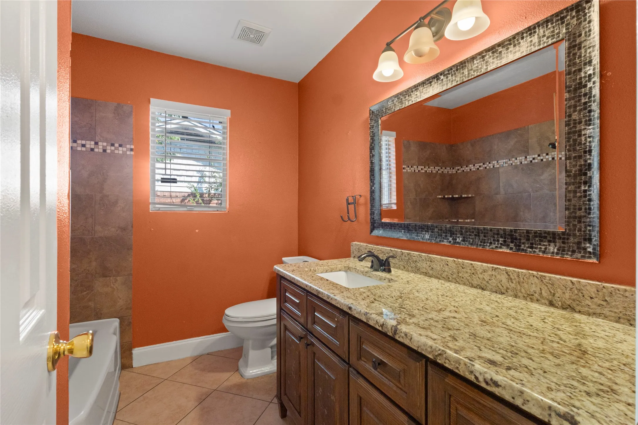 Single Family Residence For Rent in Tarrant County , 7109 Jewell Avenue, Fort Worth, Texas 76112, 3 Bedroom, 2 Bathroom, 2 Garage spaces, 1,842 Sqft, built in 1959, mls#21381077, Real Estate Agent in Fort Worth, Homes For Rent in Tarrant county, Homes For Rent in Fort Worth, Realtor in Fort Worth Texas, Real Estate Brokerage Independent Realty Texas, Luminita Cordes Realtor