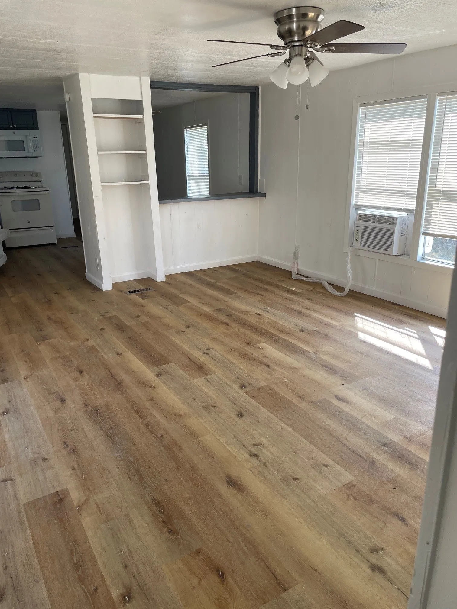 Mobile Home For Rent in Collin County , 1339 Genoveva Lane, Anna, Texas 75409, 3 Bedroom, 2 Bathroom, Garage spaces, 980 Sqft, built in 1981, mls#21381032, Real Estate Agent in Anna, Homes For Rent in Collin county, Homes For Rent in Anna, Realtor in Anna Texas, Real Estate Brokerage Independent Realty Texas, Luminita Cordes Realtor
