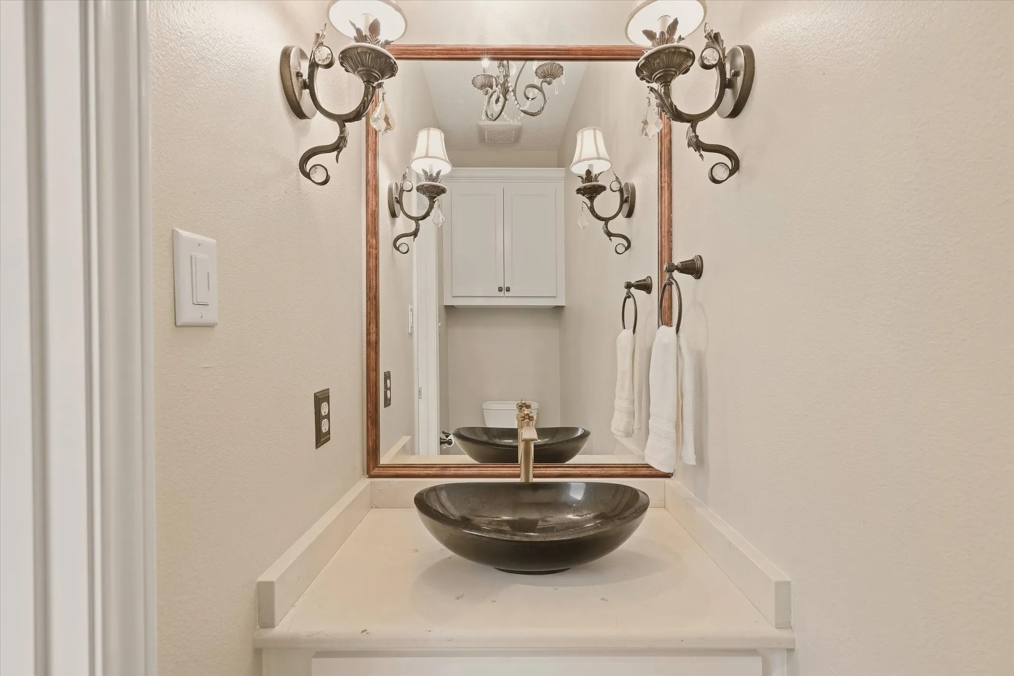 Townhouse For Sale in Dallas County , 3465 Courtyard Circle, Farmers Branch, Texas 75234, 3 Bedroom, 4 Bathroom, 2 Garage spaces, 3,618 Sqft, built in 1983, mls#21381084, Real Estate Agent in Farmers Branch, Homes For Sale in Dallas county, Homes For Sale in Farmers Branch, Realtor in Farmers Branch Texas, Real Estate Brokerage Independent Realty Texas, Luminita Cordes Realtor