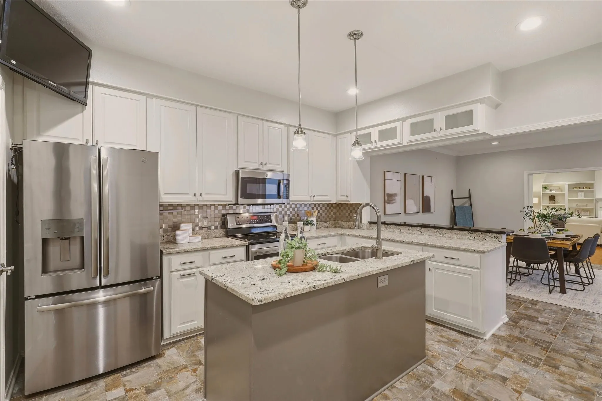 Townhouse For Sale in Dallas County , 3465 Courtyard Circle, Farmers Branch, Texas 75234, 3 Bedroom, 4 Bathroom, 2 Garage spaces, 3,618 Sqft, built in 1983, mls#21381084, Real Estate Agent in Farmers Branch, Homes For Sale in Dallas county, Homes For Sale in Farmers Branch, Realtor in Farmers Branch Texas, Real Estate Brokerage Independent Realty Texas, Luminita Cordes Realtor