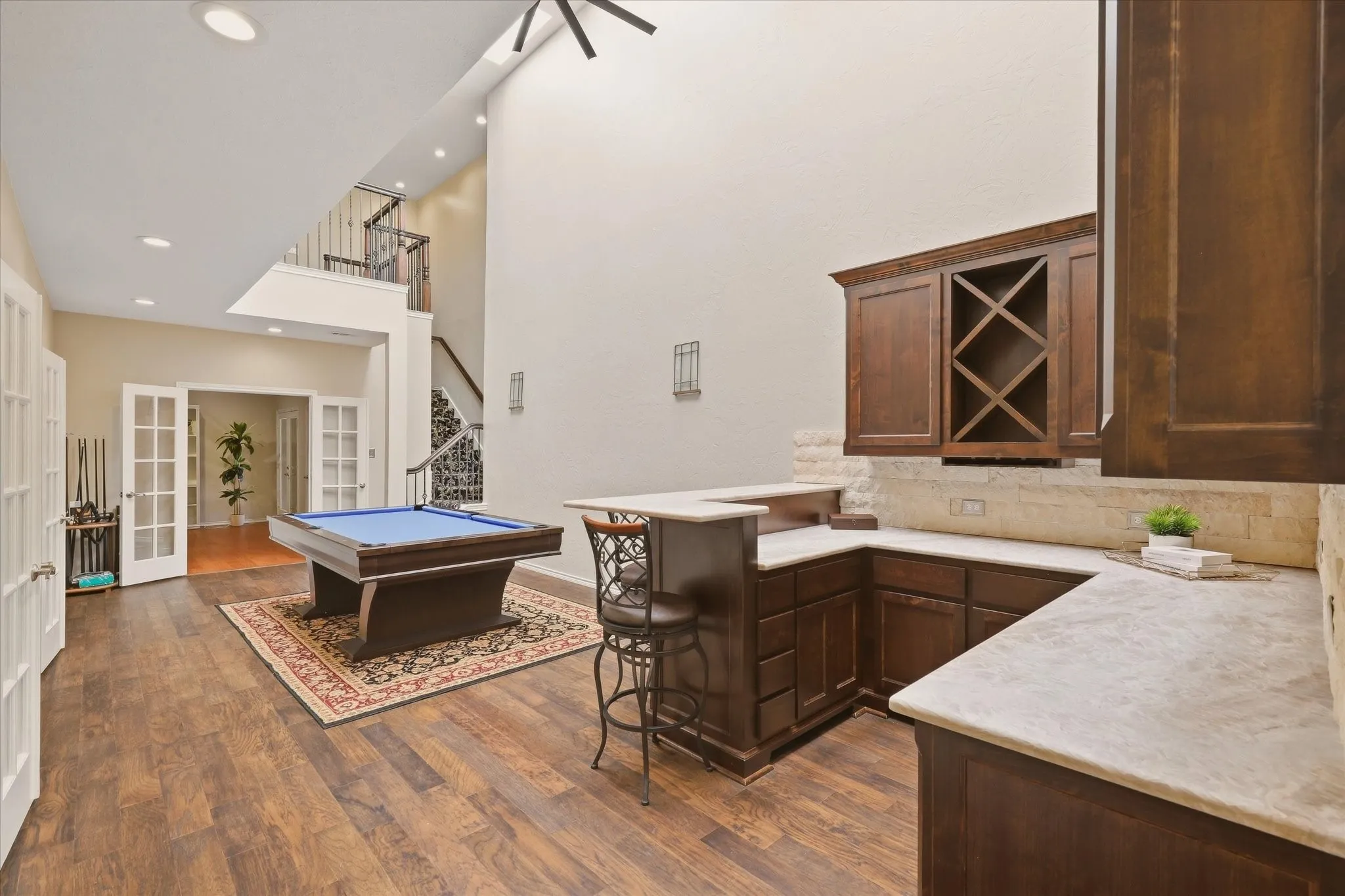 Townhouse For Sale in Dallas County , 3465 Courtyard Circle, Farmers Branch, Texas 75234, 3 Bedroom, 4 Bathroom, 2 Garage spaces, 3,618 Sqft, built in 1983, mls#21381084, Real Estate Agent in Farmers Branch, Homes For Sale in Dallas county, Homes For Sale in Farmers Branch, Realtor in Farmers Branch Texas, Real Estate Brokerage Independent Realty Texas, Luminita Cordes Realtor