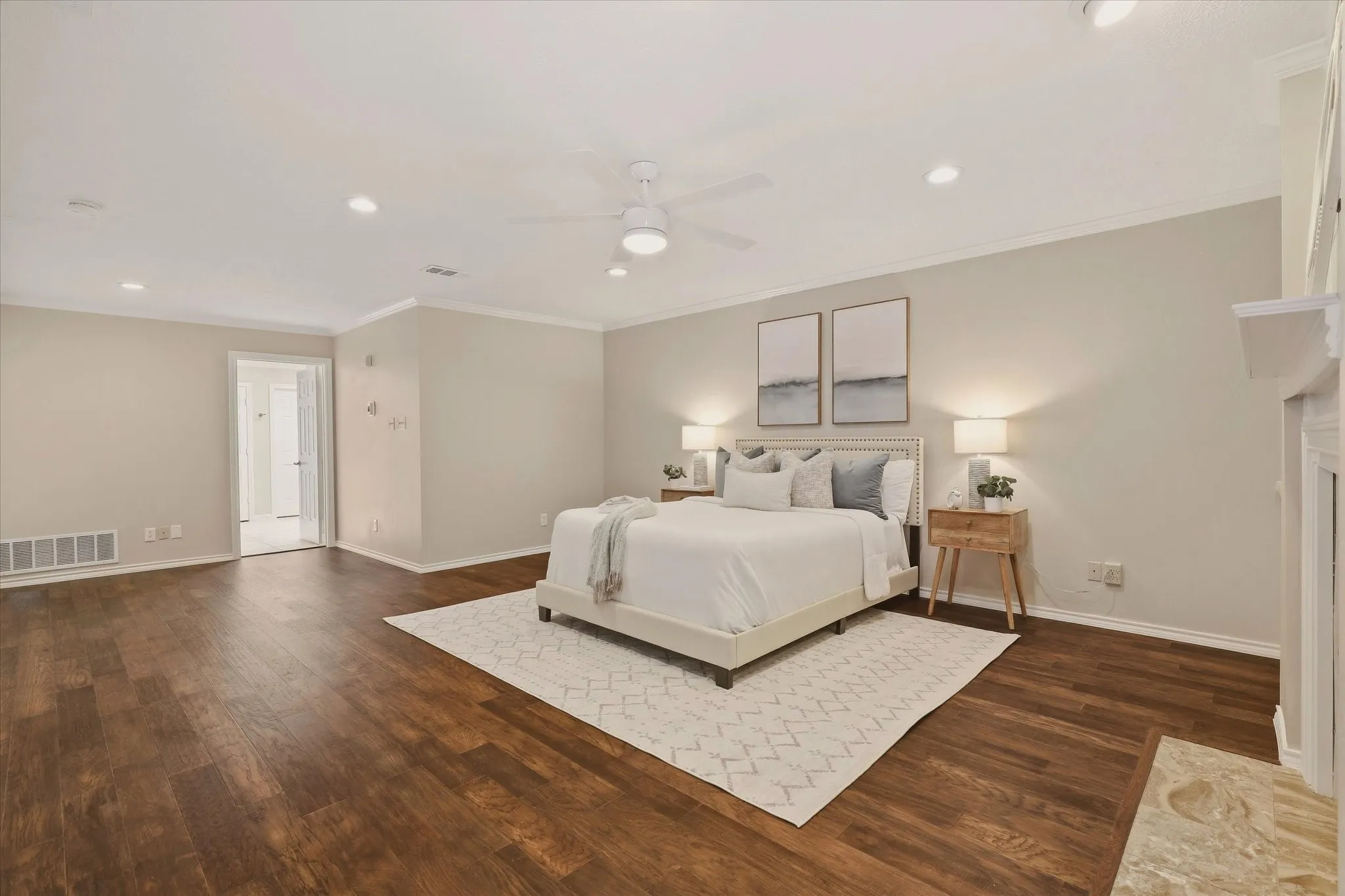 Townhouse For Sale in Dallas County , 3465 Courtyard Circle, Farmers Branch, Texas 75234, 3 Bedroom, 4 Bathroom, 2 Garage spaces, 3,618 Sqft, built in 1983, mls#21381084, Real Estate Agent in Farmers Branch, Homes For Sale in Dallas county, Homes For Sale in Farmers Branch, Realtor in Farmers Branch Texas, Real Estate Brokerage Independent Realty Texas, Luminita Cordes Realtor