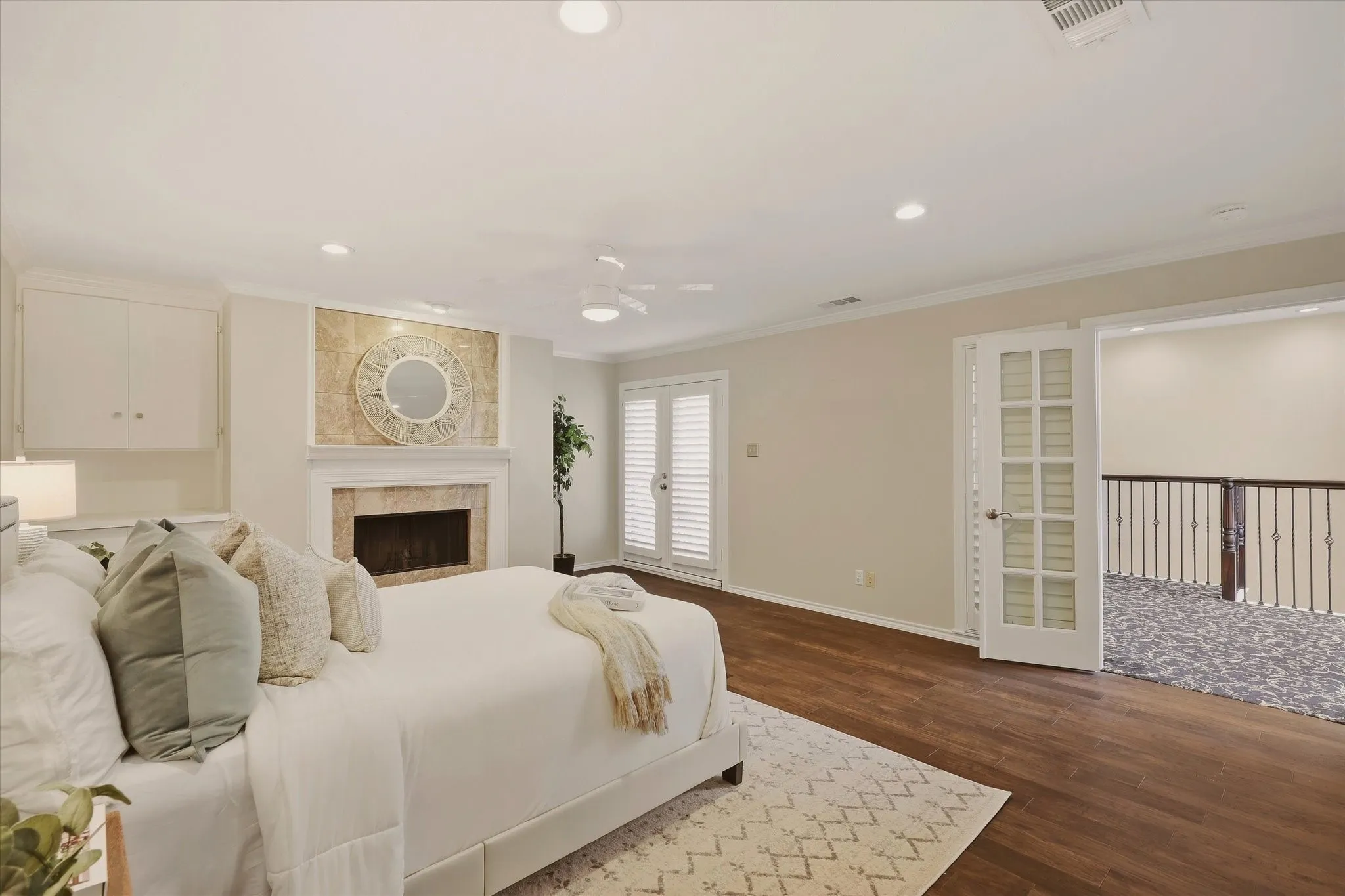 Townhouse For Sale in Dallas County , 3465 Courtyard Circle, Farmers Branch, Texas 75234, 3 Bedroom, 4 Bathroom, 2 Garage spaces, 3,618 Sqft, built in 1983, mls#21381084, Real Estate Agent in Farmers Branch, Homes For Sale in Dallas county, Homes For Sale in Farmers Branch, Realtor in Farmers Branch Texas, Real Estate Brokerage Independent Realty Texas, Luminita Cordes Realtor