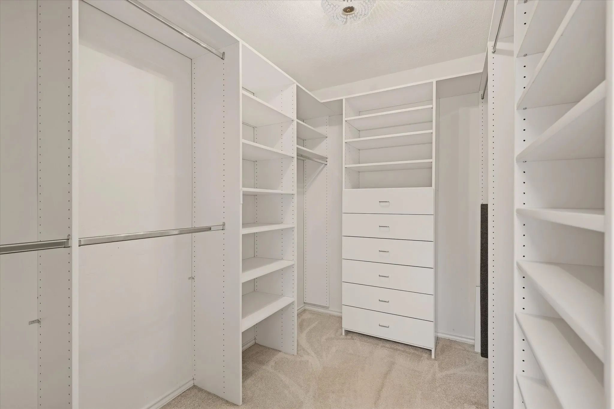 Townhouse For Sale in Dallas County , 3465 Courtyard Circle, Farmers Branch, Texas 75234, 3 Bedroom, 4 Bathroom, 2 Garage spaces, 3,618 Sqft, built in 1983, mls#21381084, Real Estate Agent in Farmers Branch, Homes For Sale in Dallas county, Homes For Sale in Farmers Branch, Realtor in Farmers Branch Texas, Real Estate Brokerage Independent Realty Texas, Luminita Cordes Realtor