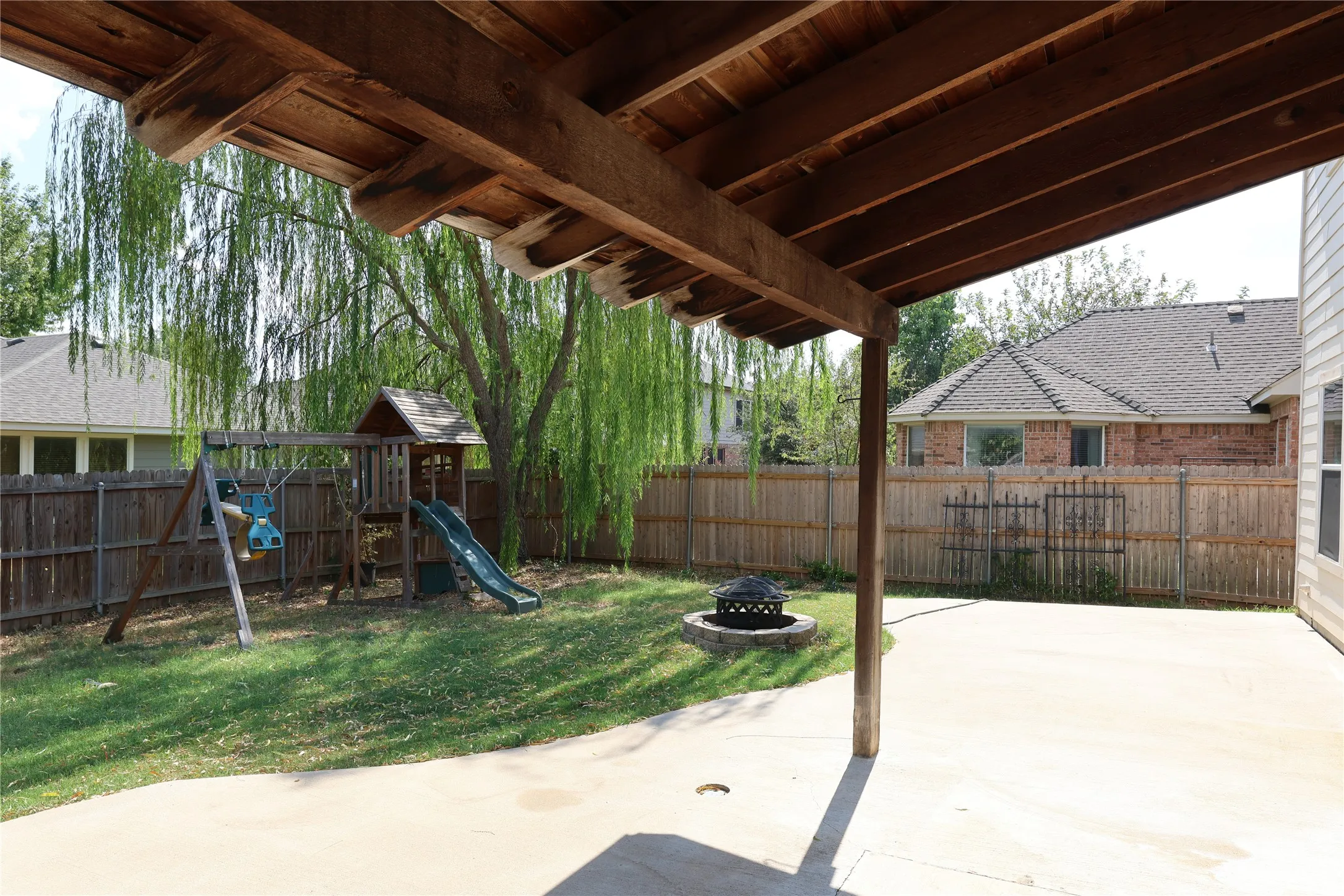 Single Family Residence For Sale in Tarrant County , 12012 Ringtail Drive, Fort Worth, Texas 76244, 4 Bedroom, 3 Bathroom, 2 Garage spaces, 2,597 Sqft, built in 2005, mls#21380607, Real Estate Agent in Fort Worth, Homes For Sale in Tarrant county, Homes For Sale in Fort Worth, Realtor in Fort Worth Texas, Real Estate Brokerage Independent Realty Texas, Luminita Cordes Realtor