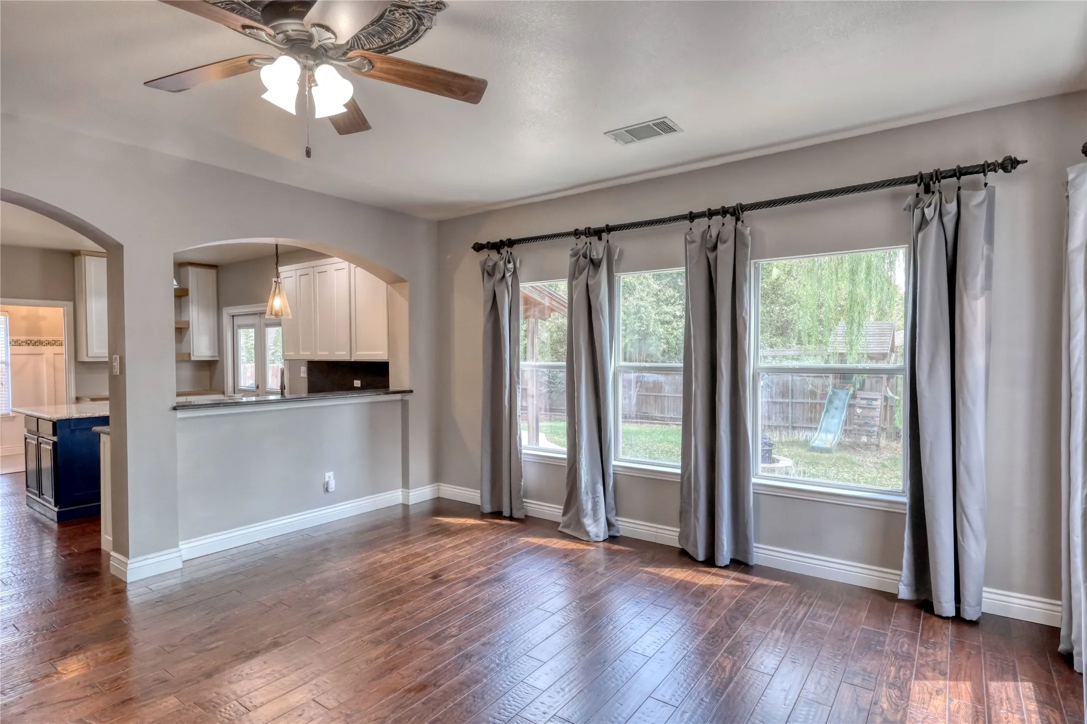 Single Family Residence For Sale in Tarrant County , 12012 Ringtail Drive, Fort Worth, Texas 76244, 4 Bedroom, 3 Bathroom, 2 Garage spaces, 2,597 Sqft, built in 2005, mls#21380607, Real Estate Agent in Fort Worth, Homes For Sale in Tarrant county, Homes For Sale in Fort Worth, Realtor in Fort Worth Texas, Real Estate Brokerage Independent Realty Texas, Luminita Cordes Realtor