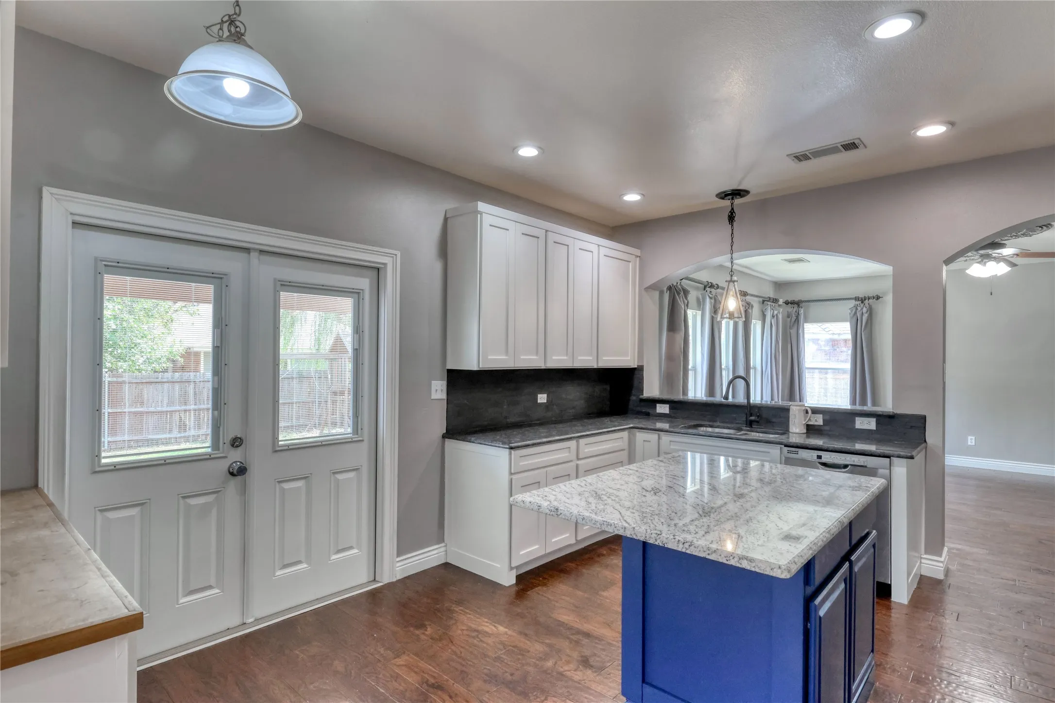 Single Family Residence For Sale in Tarrant County , 12012 Ringtail Drive, Fort Worth, Texas 76244, 4 Bedroom, 3 Bathroom, 2 Garage spaces, 2,597 Sqft, built in 2005, mls#21380607, Real Estate Agent in Fort Worth, Homes For Sale in Tarrant county, Homes For Sale in Fort Worth, Realtor in Fort Worth Texas, Real Estate Brokerage Independent Realty Texas, Luminita Cordes Realtor