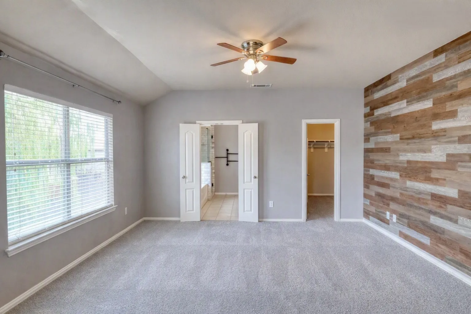 Single Family Residence For Sale in Tarrant County , 12012 Ringtail Drive, Fort Worth, Texas 76244, 4 Bedroom, 3 Bathroom, 2 Garage spaces, 2,597 Sqft, built in 2005, mls#21380607, Real Estate Agent in Fort Worth, Homes For Sale in Tarrant county, Homes For Sale in Fort Worth, Realtor in Fort Worth Texas, Real Estate Brokerage Independent Realty Texas, Luminita Cordes Realtor