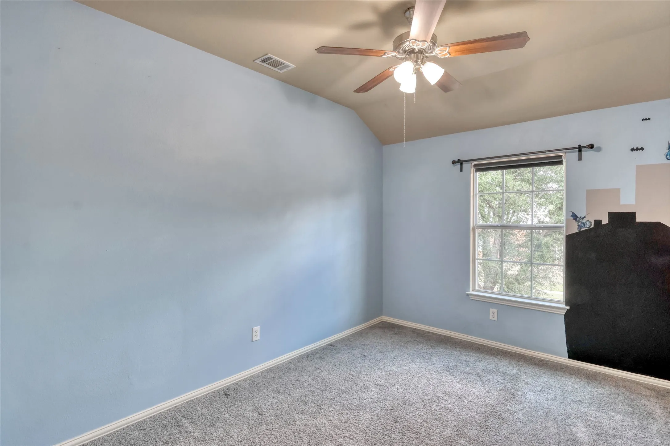 Single Family Residence For Sale in Tarrant County , 12012 Ringtail Drive, Fort Worth, Texas 76244, 4 Bedroom, 3 Bathroom, 2 Garage spaces, 2,597 Sqft, built in 2005, mls#21380607, Real Estate Agent in Fort Worth, Homes For Sale in Tarrant county, Homes For Sale in Fort Worth, Realtor in Fort Worth Texas, Real Estate Brokerage Independent Realty Texas, Luminita Cordes Realtor