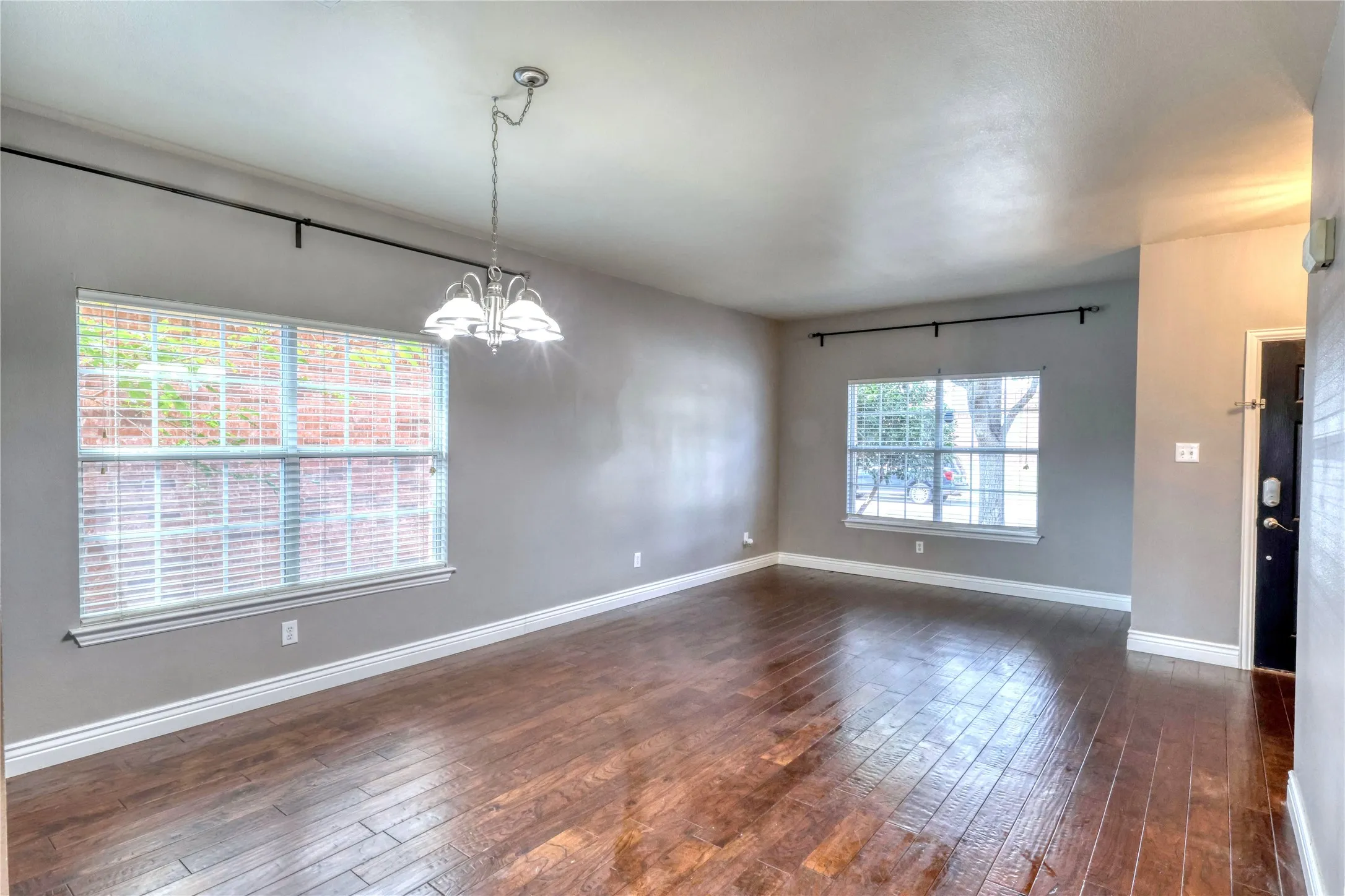 Single Family Residence For Sale in Tarrant County , 12012 Ringtail Drive, Fort Worth, Texas 76244, 4 Bedroom, 3 Bathroom, 2 Garage spaces, 2,597 Sqft, built in 2005, mls#21380607, Real Estate Agent in Fort Worth, Homes For Sale in Tarrant county, Homes For Sale in Fort Worth, Realtor in Fort Worth Texas, Real Estate Brokerage Independent Realty Texas, Luminita Cordes Realtor