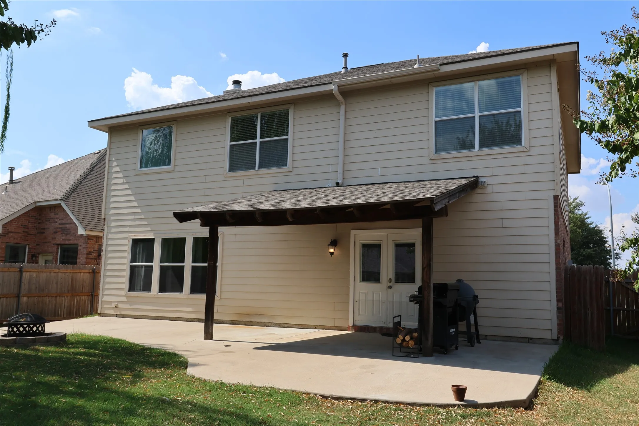 Single Family Residence For Sale in Tarrant County , 12012 Ringtail Drive, Fort Worth, Texas 76244, 4 Bedroom, 3 Bathroom, 2 Garage spaces, 2,597 Sqft, built in 2005, mls#21380607, Real Estate Agent in Fort Worth, Homes For Sale in Tarrant county, Homes For Sale in Fort Worth, Realtor in Fort Worth Texas, Real Estate Brokerage Independent Realty Texas, Luminita Cordes Realtor