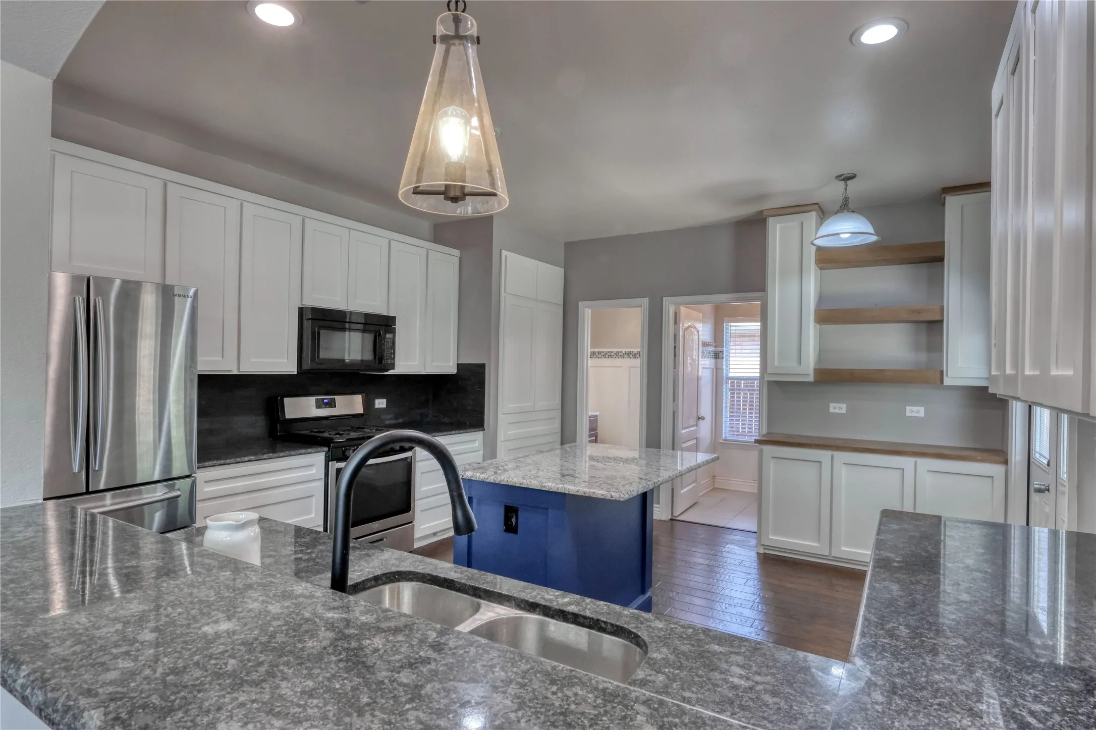 Single Family Residence For Sale in Tarrant County , 12012 Ringtail Drive, Fort Worth, Texas 76244, 4 Bedroom, 3 Bathroom, 2 Garage spaces, 2,597 Sqft, built in 2005, mls#21380607, Real Estate Agent in Fort Worth, Homes For Sale in Tarrant county, Homes For Sale in Fort Worth, Realtor in Fort Worth Texas, Real Estate Brokerage Independent Realty Texas, Luminita Cordes Realtor