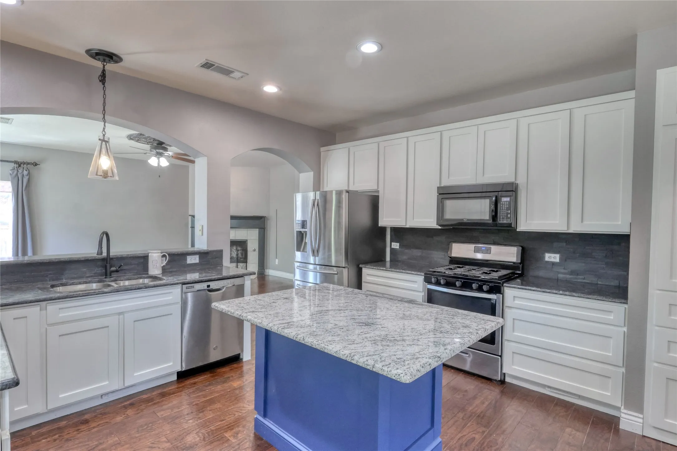 Single Family Residence For Sale in Tarrant County , 12012 Ringtail Drive, Fort Worth, Texas 76244, 4 Bedroom, 3 Bathroom, 2 Garage spaces, 2,597 Sqft, built in 2005, mls#21380607, Real Estate Agent in Fort Worth, Homes For Sale in Tarrant county, Homes For Sale in Fort Worth, Realtor in Fort Worth Texas, Real Estate Brokerage Independent Realty Texas, Luminita Cordes Realtor