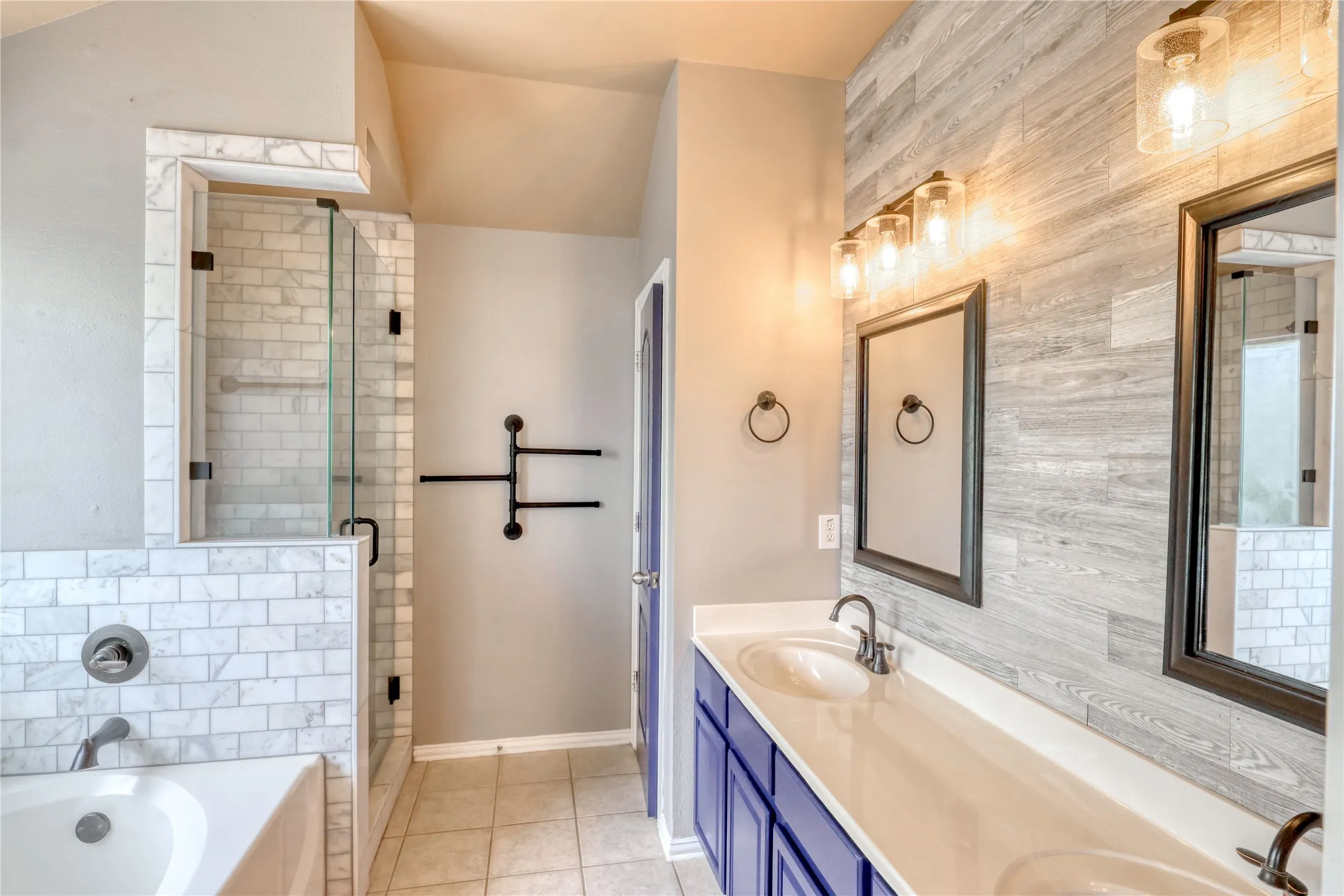 Single Family Residence For Sale in Tarrant County , 12012 Ringtail Drive, Fort Worth, Texas 76244, 4 Bedroom, 3 Bathroom, 2 Garage spaces, 2,597 Sqft, built in 2005, mls#21380607, Real Estate Agent in Fort Worth, Homes For Sale in Tarrant county, Homes For Sale in Fort Worth, Realtor in Fort Worth Texas, Real Estate Brokerage Independent Realty Texas, Luminita Cordes Realtor