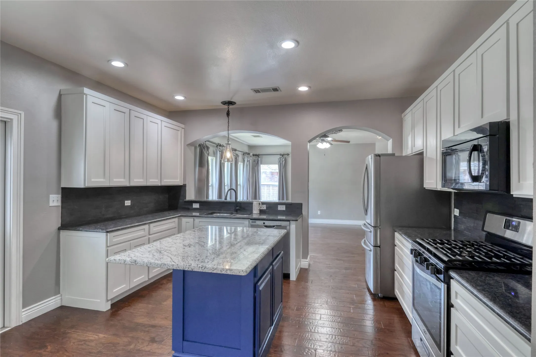 Single Family Residence For Sale in Tarrant County , 12012 Ringtail Drive, Fort Worth, Texas 76244, 4 Bedroom, 3 Bathroom, 2 Garage spaces, 2,597 Sqft, built in 2005, mls#21380607, Real Estate Agent in Fort Worth, Homes For Sale in Tarrant county, Homes For Sale in Fort Worth, Realtor in Fort Worth Texas, Real Estate Brokerage Independent Realty Texas, Luminita Cordes Realtor