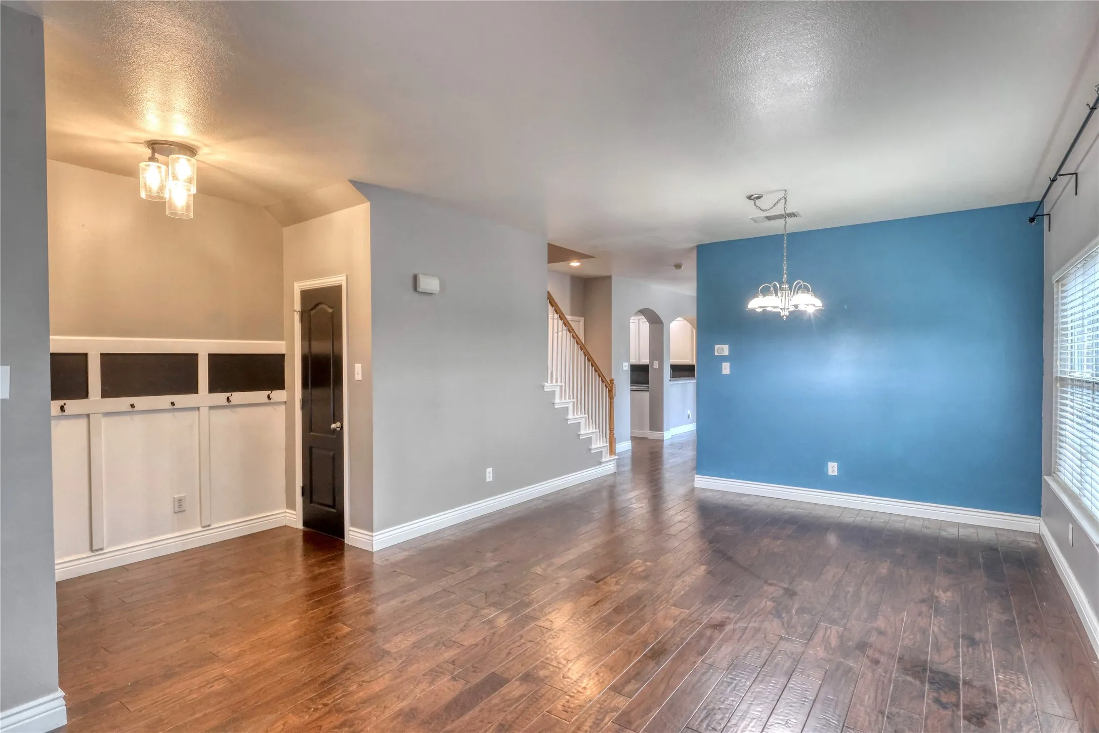 Single Family Residence For Sale in Tarrant County , 12012 Ringtail Drive, Fort Worth, Texas 76244, 4 Bedroom, 3 Bathroom, 2 Garage spaces, 2,597 Sqft, built in 2005, mls#21380607, Real Estate Agent in Fort Worth, Homes For Sale in Tarrant county, Homes For Sale in Fort Worth, Realtor in Fort Worth Texas, Real Estate Brokerage Independent Realty Texas, Luminita Cordes Realtor