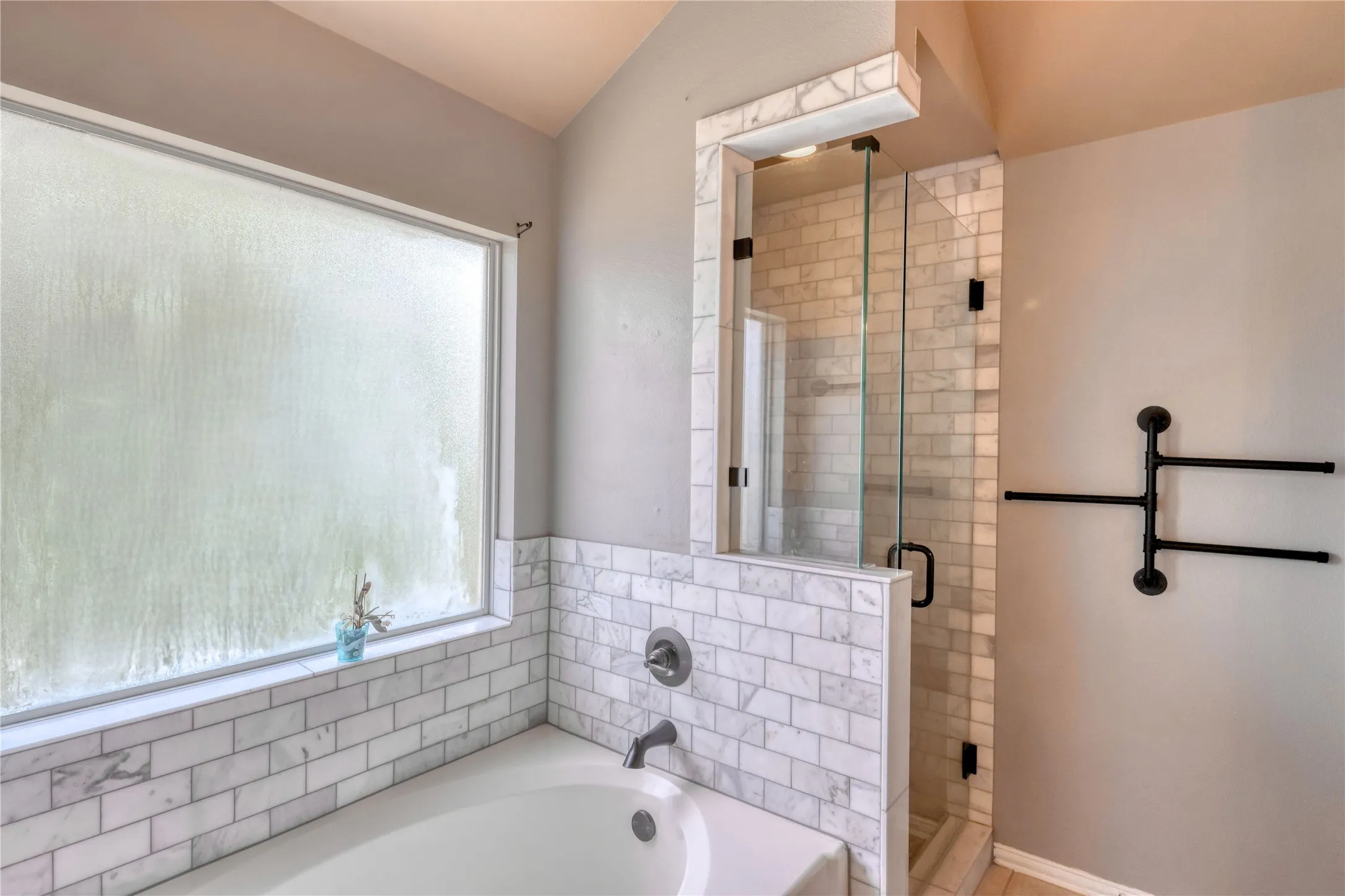 Single Family Residence For Sale in Tarrant County , 12012 Ringtail Drive, Fort Worth, Texas 76244, 4 Bedroom, 3 Bathroom, 2 Garage spaces, 2,597 Sqft, built in 2005, mls#21380607, Real Estate Agent in Fort Worth, Homes For Sale in Tarrant county, Homes For Sale in Fort Worth, Realtor in Fort Worth Texas, Real Estate Brokerage Independent Realty Texas, Luminita Cordes Realtor