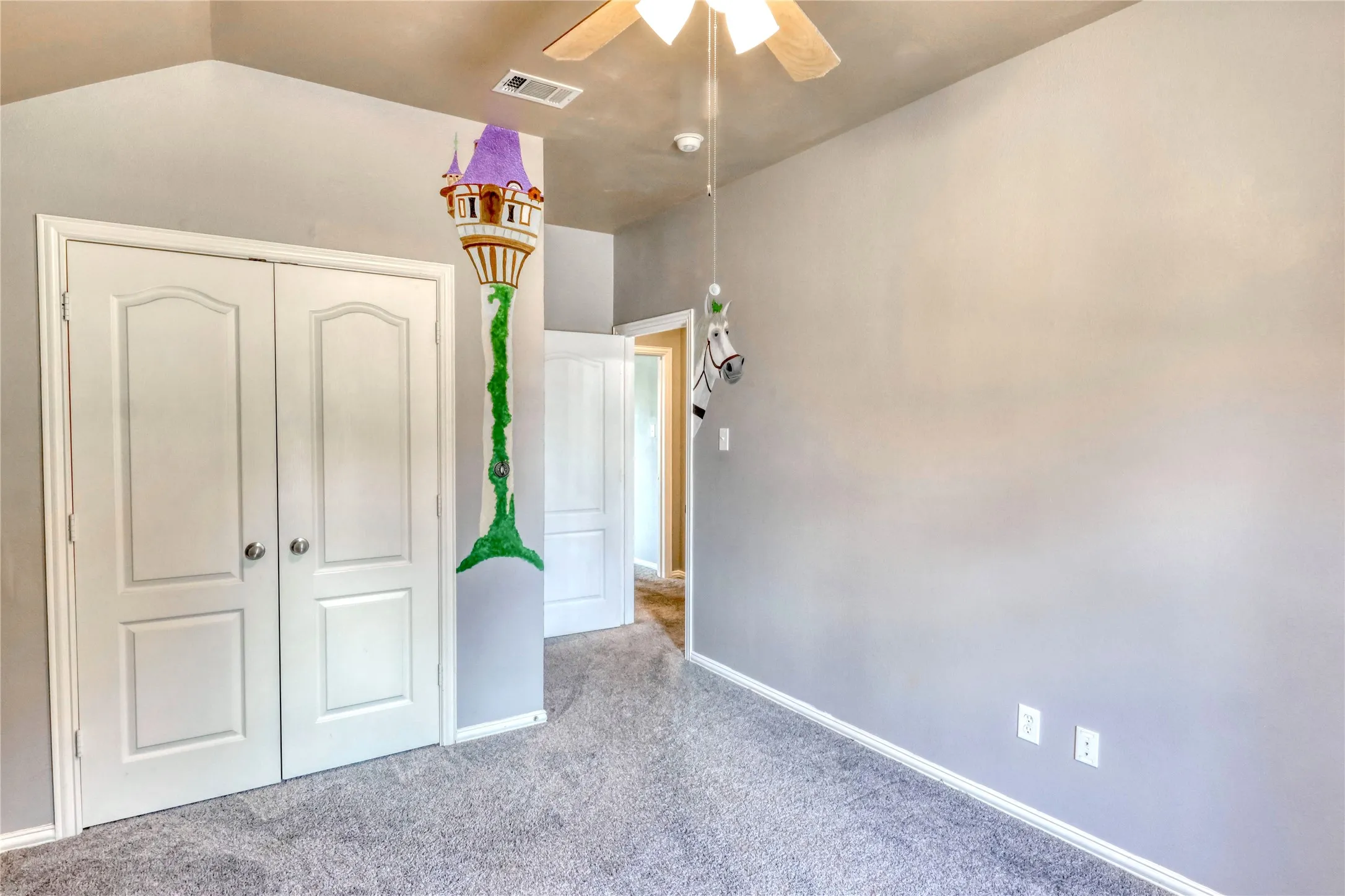 Single Family Residence For Sale in Tarrant County , 12012 Ringtail Drive, Fort Worth, Texas 76244, 4 Bedroom, 3 Bathroom, 2 Garage spaces, 2,597 Sqft, built in 2005, mls#21380607, Real Estate Agent in Fort Worth, Homes For Sale in Tarrant county, Homes For Sale in Fort Worth, Realtor in Fort Worth Texas, Real Estate Brokerage Independent Realty Texas, Luminita Cordes Realtor