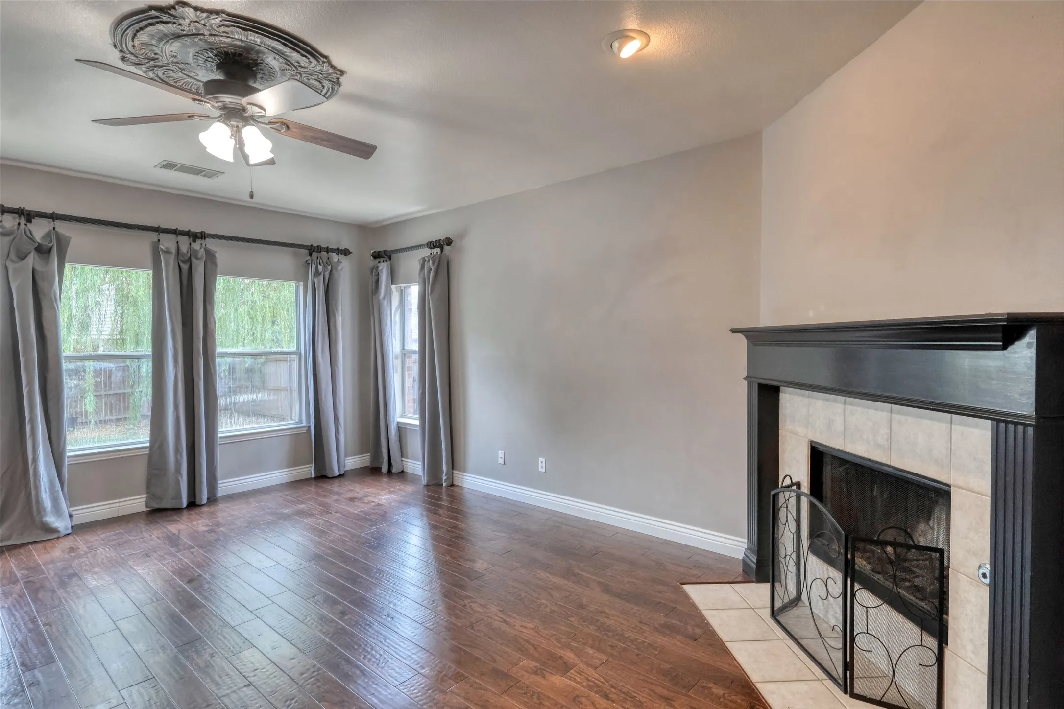Single Family Residence For Sale in Tarrant County , 12012 Ringtail Drive, Fort Worth, Texas 76244, 4 Bedroom, 3 Bathroom, 2 Garage spaces, 2,597 Sqft, built in 2005, mls#21380607, Real Estate Agent in Fort Worth, Homes For Sale in Tarrant county, Homes For Sale in Fort Worth, Realtor in Fort Worth Texas, Real Estate Brokerage Independent Realty Texas, Luminita Cordes Realtor