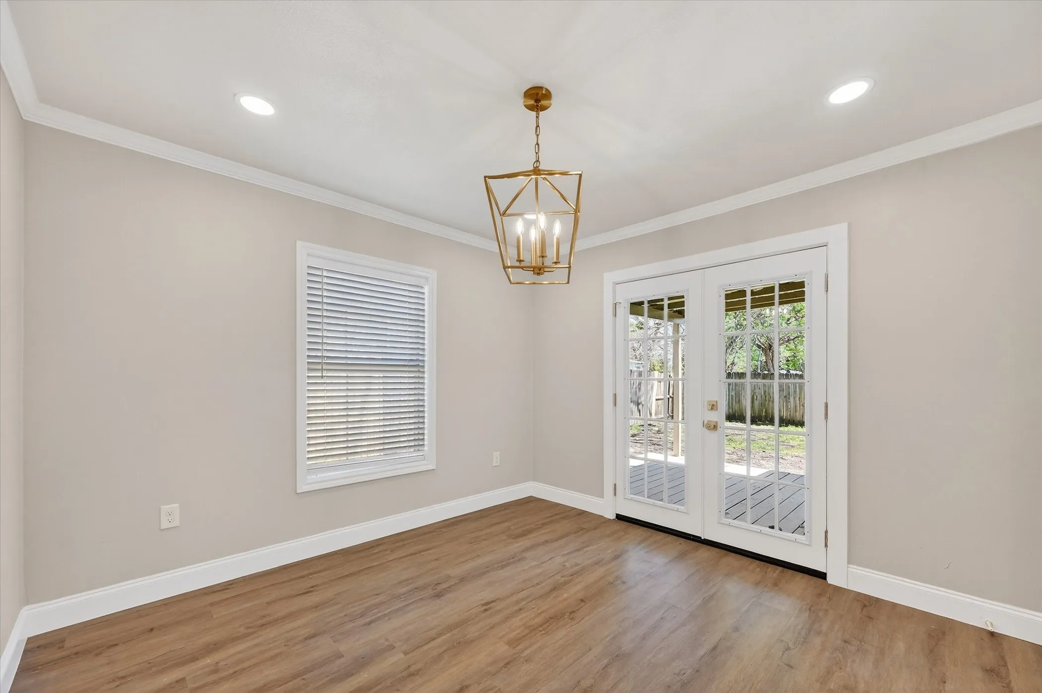 Single Family Residence For Rent in Collin County , 115 S Morris Street, Mc Kinney, Texas 75069, 4 Bedroom, 2 Bathroom, Garage spaces, 1,426 Sqft, built in 1950, mls#21380792, Real Estate Agent in Mc Kinney, Homes For Rent in Collin county, Homes For Rent in Mc Kinney, Realtor in Mc Kinney Texas, Real Estate Brokerage Independent Realty Texas, Luminita Cordes Realtor