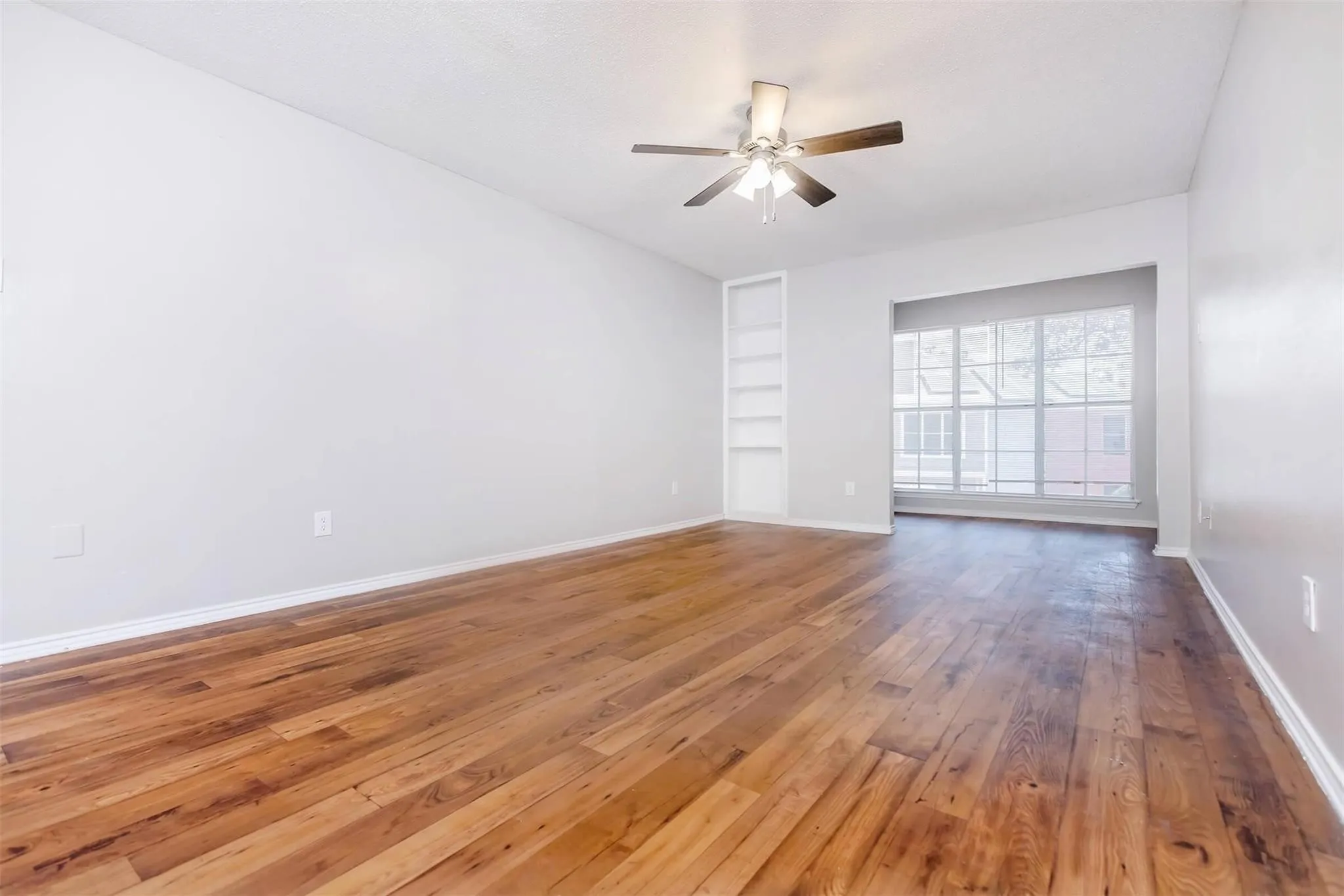 Apartment For Rent in Dallas County , 1826 Esters Road 2038, Irving, Texas 75061, 2 Bedroom, 2 Bathroom, Garage spaces, 38,386 Sqft, built in 1985, mls#21381064, Real Estate Agent in Irving, Homes For Rent in Dallas county, Homes For Rent in Irving, Realtor in Irving Texas, Real Estate Brokerage Independent Realty Texas, Luminita Cordes Realtor