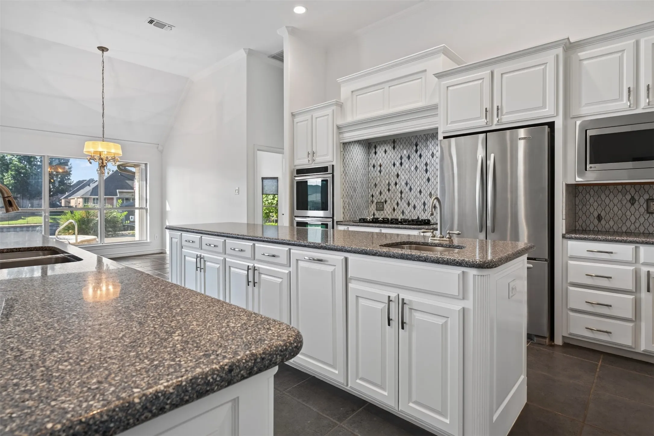 Single Family Residence For Sale in Hood County , 2612 Waters Edge Drive, Granbury, Texas 76048, 4 Bedroom, 3 Bathroom, 3 Garage spaces, 3,368 Sqft, built in 2001, mls#21378626, Real Estate Agent in Granbury, Homes For Sale in Hood county, Homes For Sale in Granbury, Realtor in Granbury Texas, Real Estate Brokerage Independent Realty Texas, Luminita Cordes Realtor