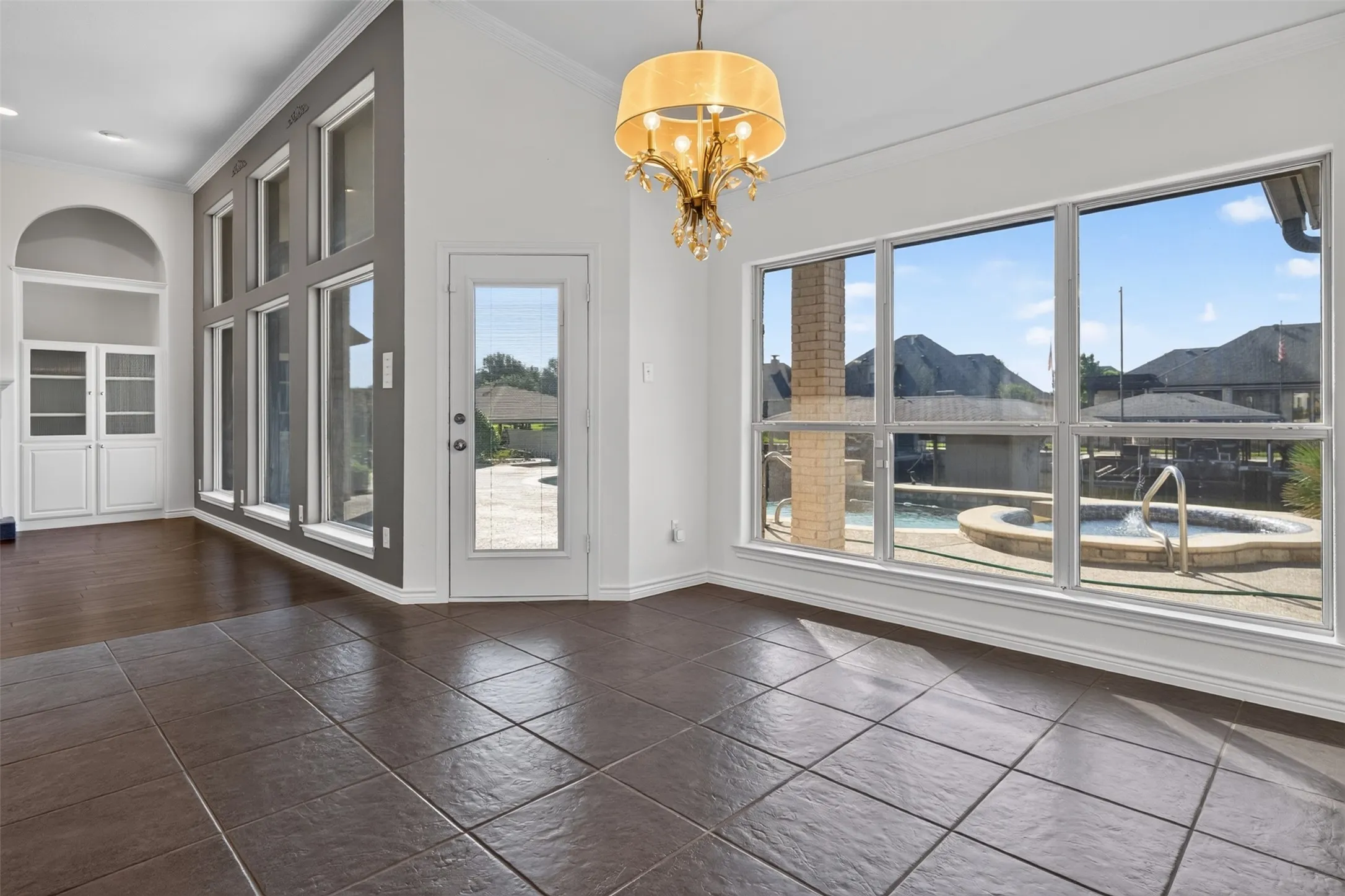 Single Family Residence For Sale in Hood County , 2612 Waters Edge Drive, Granbury, Texas 76048, 4 Bedroom, 3 Bathroom, 3 Garage spaces, 3,368 Sqft, built in 2001, mls#21378626, Real Estate Agent in Granbury, Homes For Sale in Hood county, Homes For Sale in Granbury, Realtor in Granbury Texas, Real Estate Brokerage Independent Realty Texas, Luminita Cordes Realtor