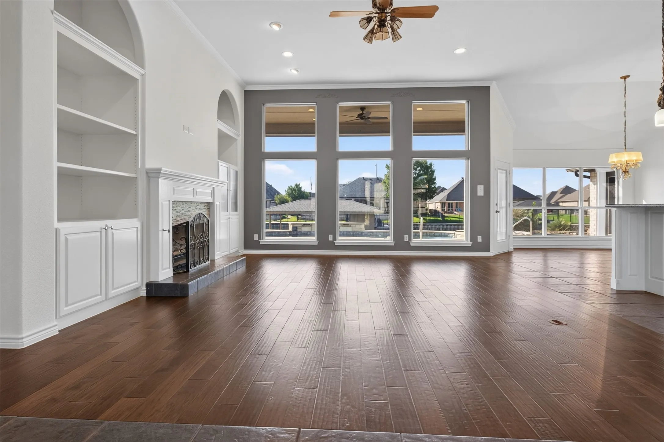 Single Family Residence For Sale in Hood County , 2612 Waters Edge Drive, Granbury, Texas 76048, 4 Bedroom, 3 Bathroom, 3 Garage spaces, 3,368 Sqft, built in 2001, mls#21378626, Real Estate Agent in Granbury, Homes For Sale in Hood county, Homes For Sale in Granbury, Realtor in Granbury Texas, Real Estate Brokerage Independent Realty Texas, Luminita Cordes Realtor