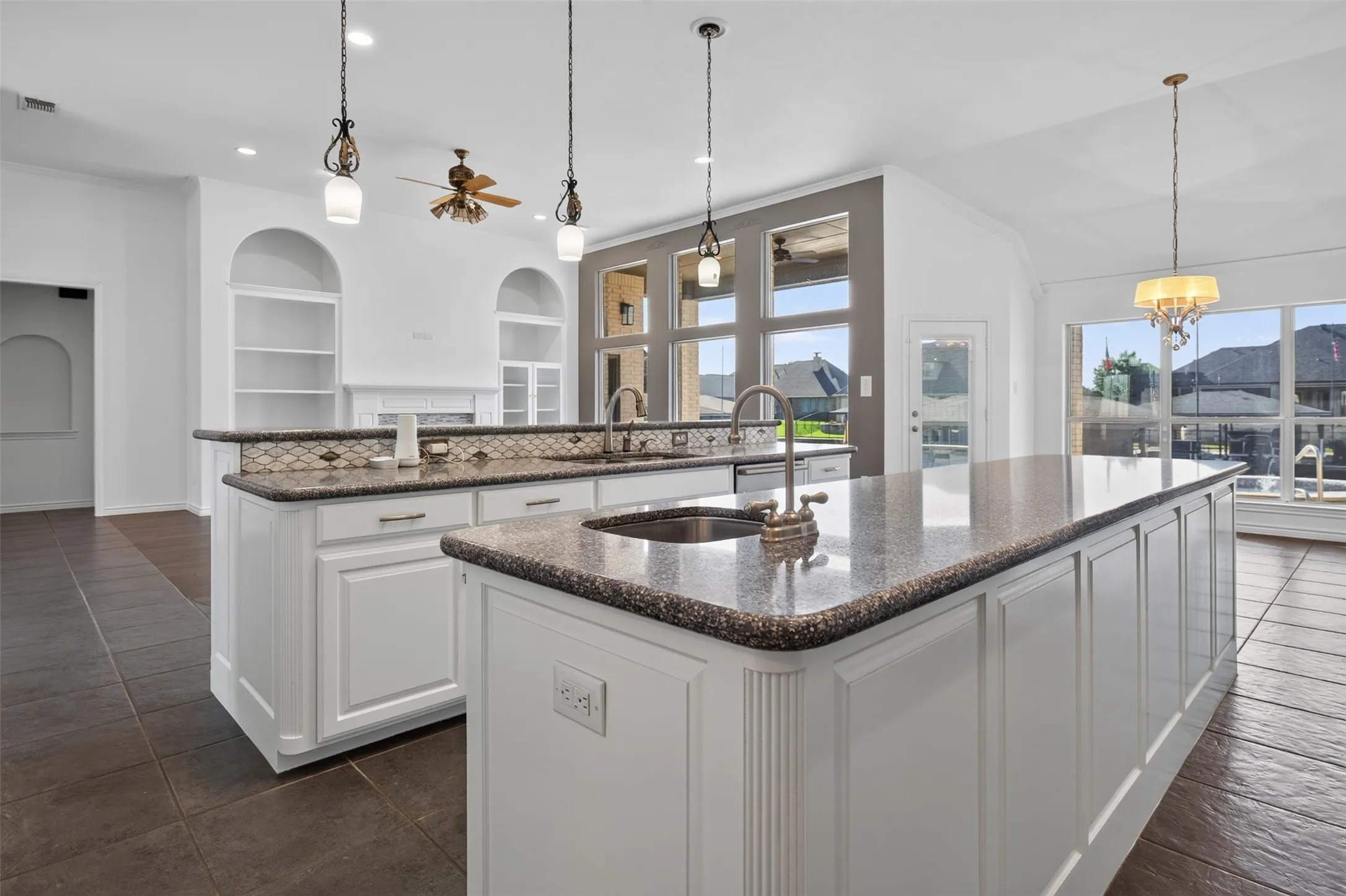 Single Family Residence For Sale in Hood County , 2612 Waters Edge Drive, Granbury, Texas 76048, 4 Bedroom, 3 Bathroom, 3 Garage spaces, 3,368 Sqft, built in 2001, mls#21378626, Real Estate Agent in Granbury, Homes For Sale in Hood county, Homes For Sale in Granbury, Realtor in Granbury Texas, Real Estate Brokerage Independent Realty Texas, Luminita Cordes Realtor
