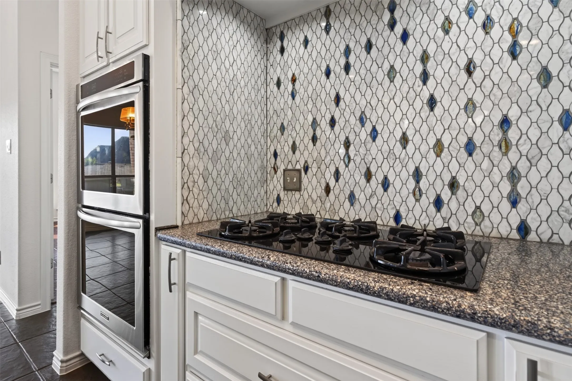Single Family Residence For Sale in Hood County , 2612 Waters Edge Drive, Granbury, Texas 76048, 4 Bedroom, 3 Bathroom, 3 Garage spaces, 3,368 Sqft, built in 2001, mls#21378626, Real Estate Agent in Granbury, Homes For Sale in Hood county, Homes For Sale in Granbury, Realtor in Granbury Texas, Real Estate Brokerage Independent Realty Texas, Luminita Cordes Realtor