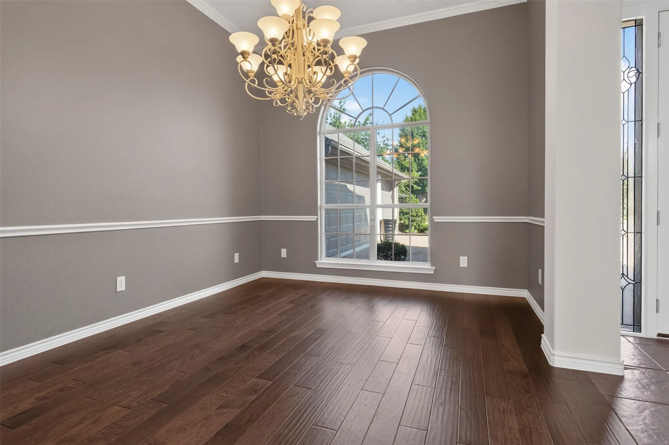 Single Family Residence For Sale in Hood County , 2612 Waters Edge Drive, Granbury, Texas 76048, 4 Bedroom, 3 Bathroom, 3 Garage spaces, 3,368 Sqft, built in 2001, mls#21378626, Real Estate Agent in Granbury, Homes For Sale in Hood county, Homes For Sale in Granbury, Realtor in Granbury Texas, Real Estate Brokerage Independent Realty Texas, Luminita Cordes Realtor