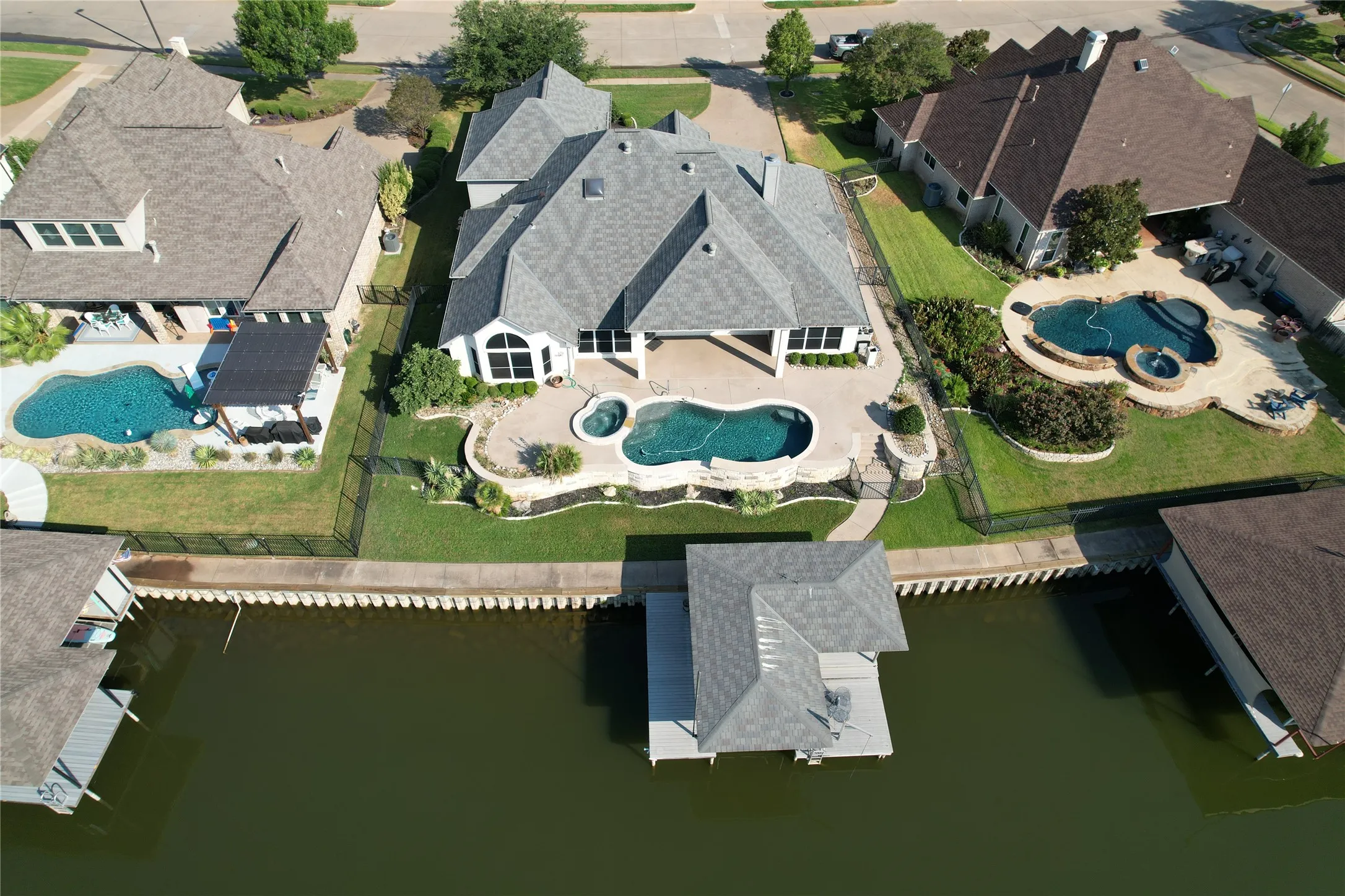 Single Family Residence For Sale in Hood County , 2612 Waters Edge Drive, Granbury, Texas 76048, 4 Bedroom, 3 Bathroom, 3 Garage spaces, 3,368 Sqft, built in 2001, mls#21378626, Real Estate Agent in Granbury, Homes For Sale in Hood county, Homes For Sale in Granbury, Realtor in Granbury Texas, Real Estate Brokerage Independent Realty Texas, Luminita Cordes Realtor