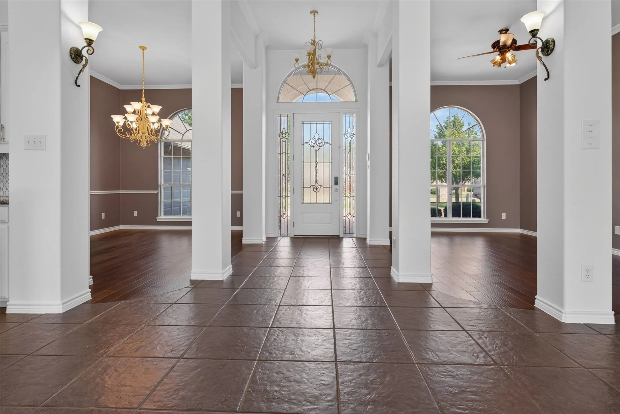 Single Family Residence For Sale in Hood County , 2612 Waters Edge Drive, Granbury, Texas 76048, 4 Bedroom, 3 Bathroom, 3 Garage spaces, 3,368 Sqft, built in 2001, mls#21378626, Real Estate Agent in Granbury, Homes For Sale in Hood county, Homes For Sale in Granbury, Realtor in Granbury Texas, Real Estate Brokerage Independent Realty Texas, Luminita Cordes Realtor